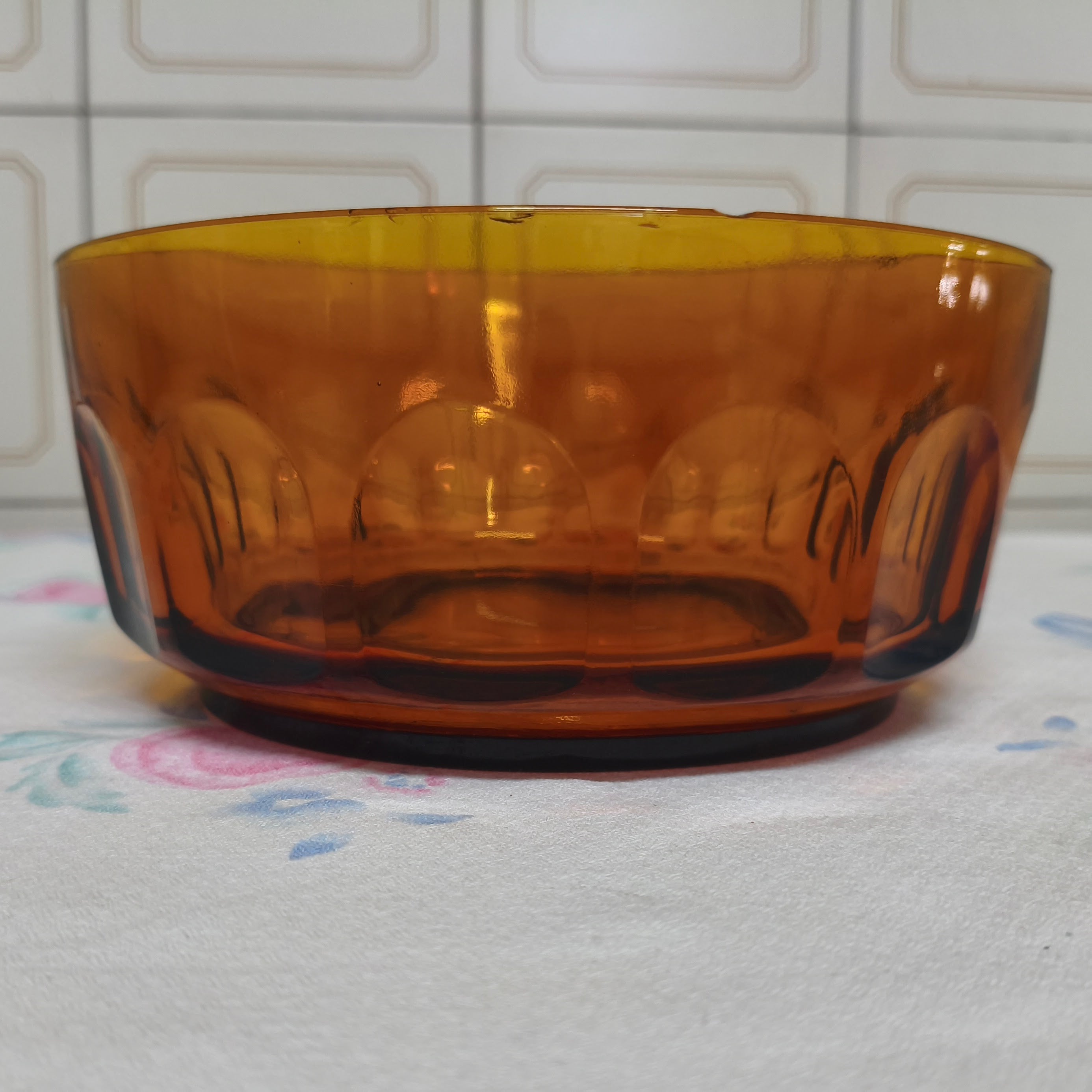 Tigela/saladeira em vidro âmbar Nadir Figueiredo