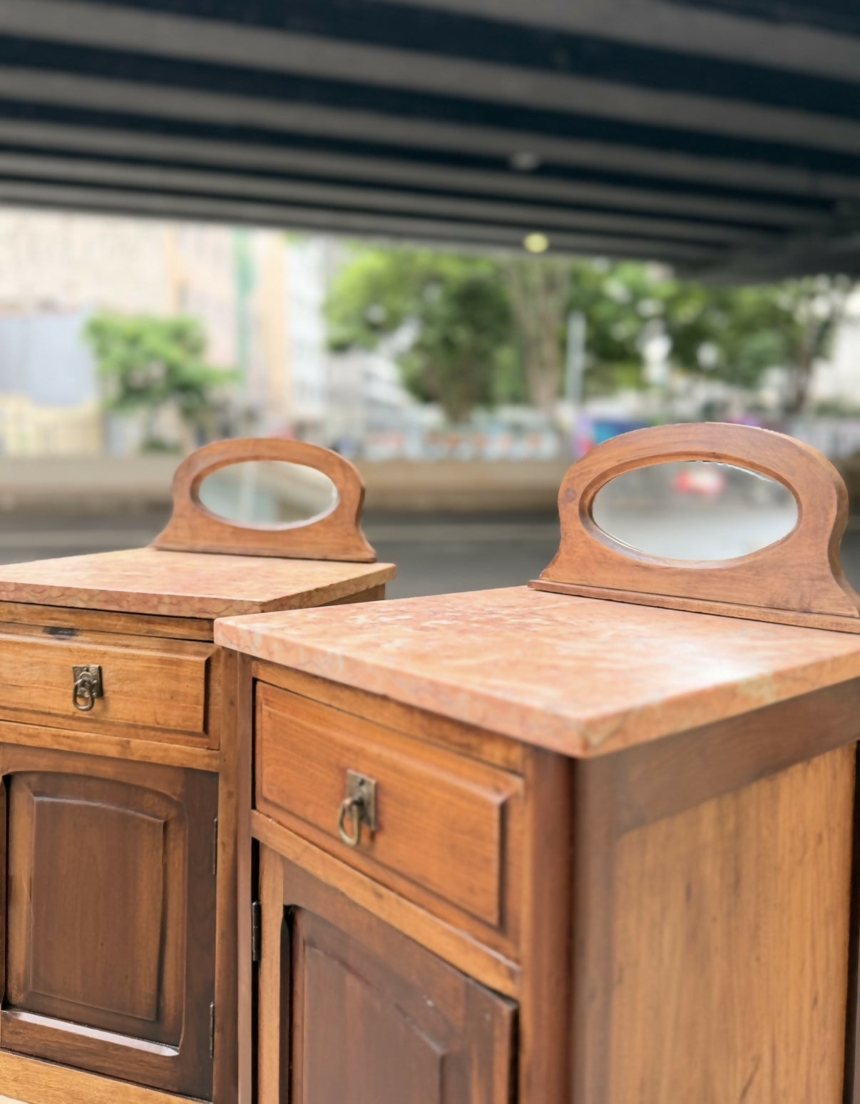 Par de mesinhas de cabeceira