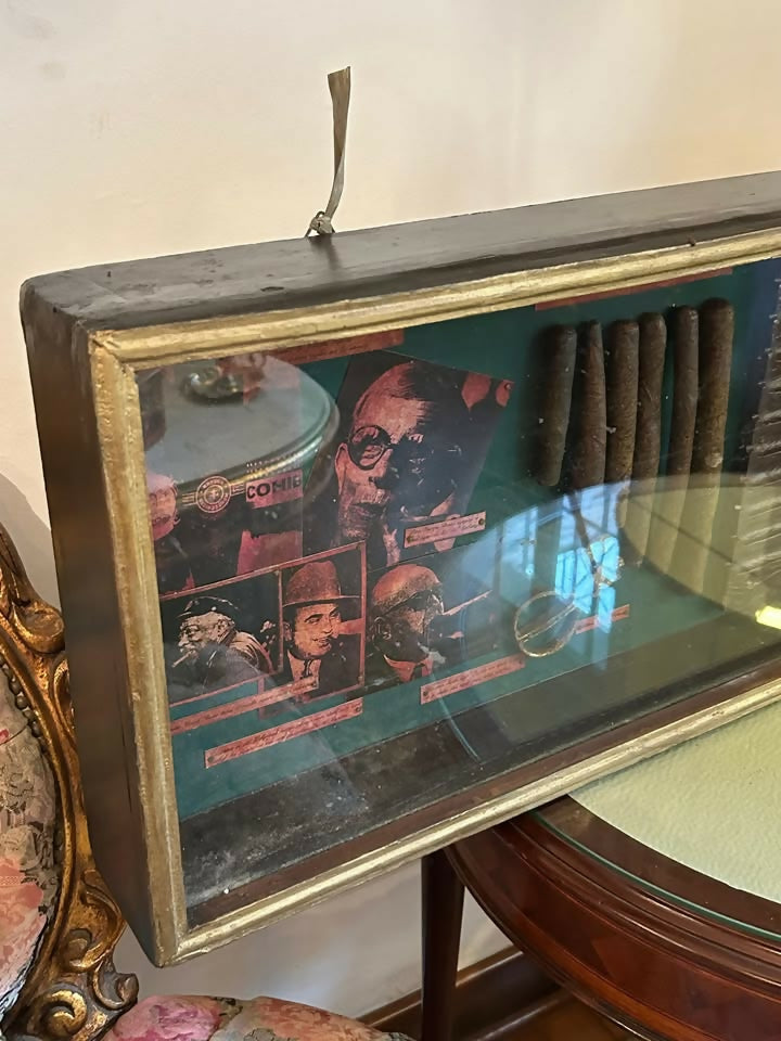 Quadro De Charutos em caixa de moldura e vidro