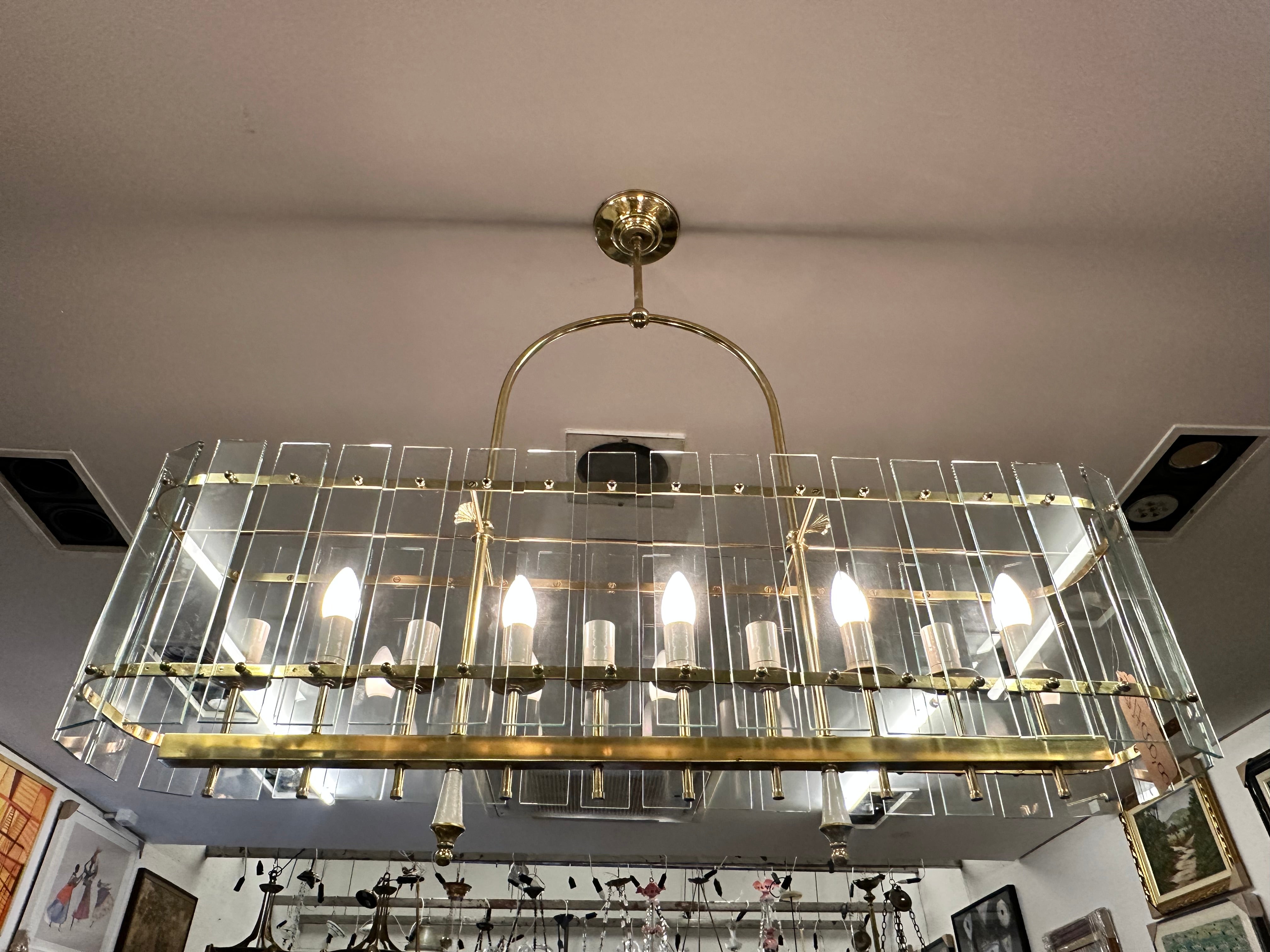 Grande Lustre Dominici em latão dourado e vidro 