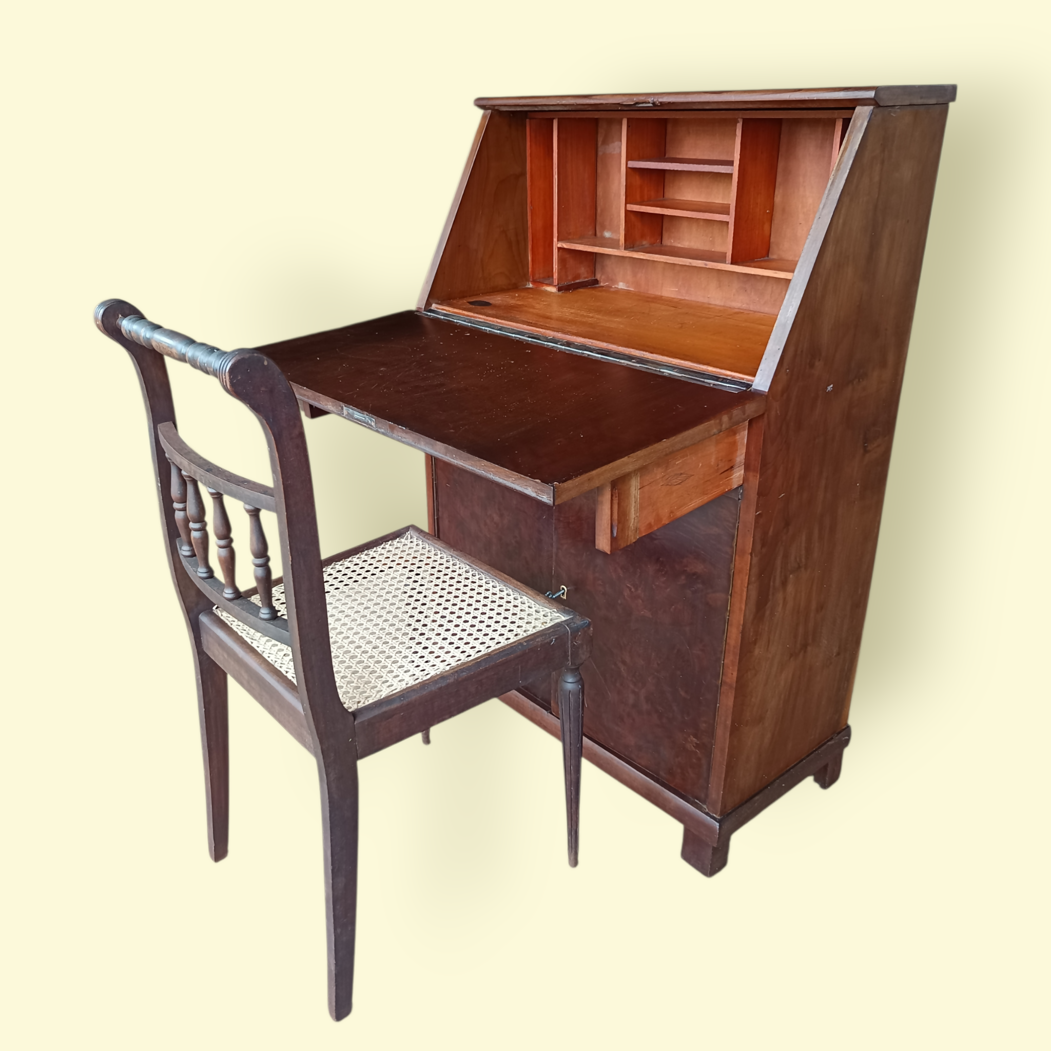 Linda Escrivaninha Secretaire com cadeira em palhinha