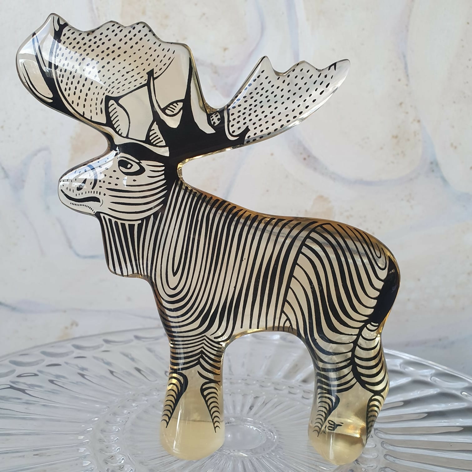 Escultura cinética representando alce em resina de poliéster Abraham Palatnik. Assinada.