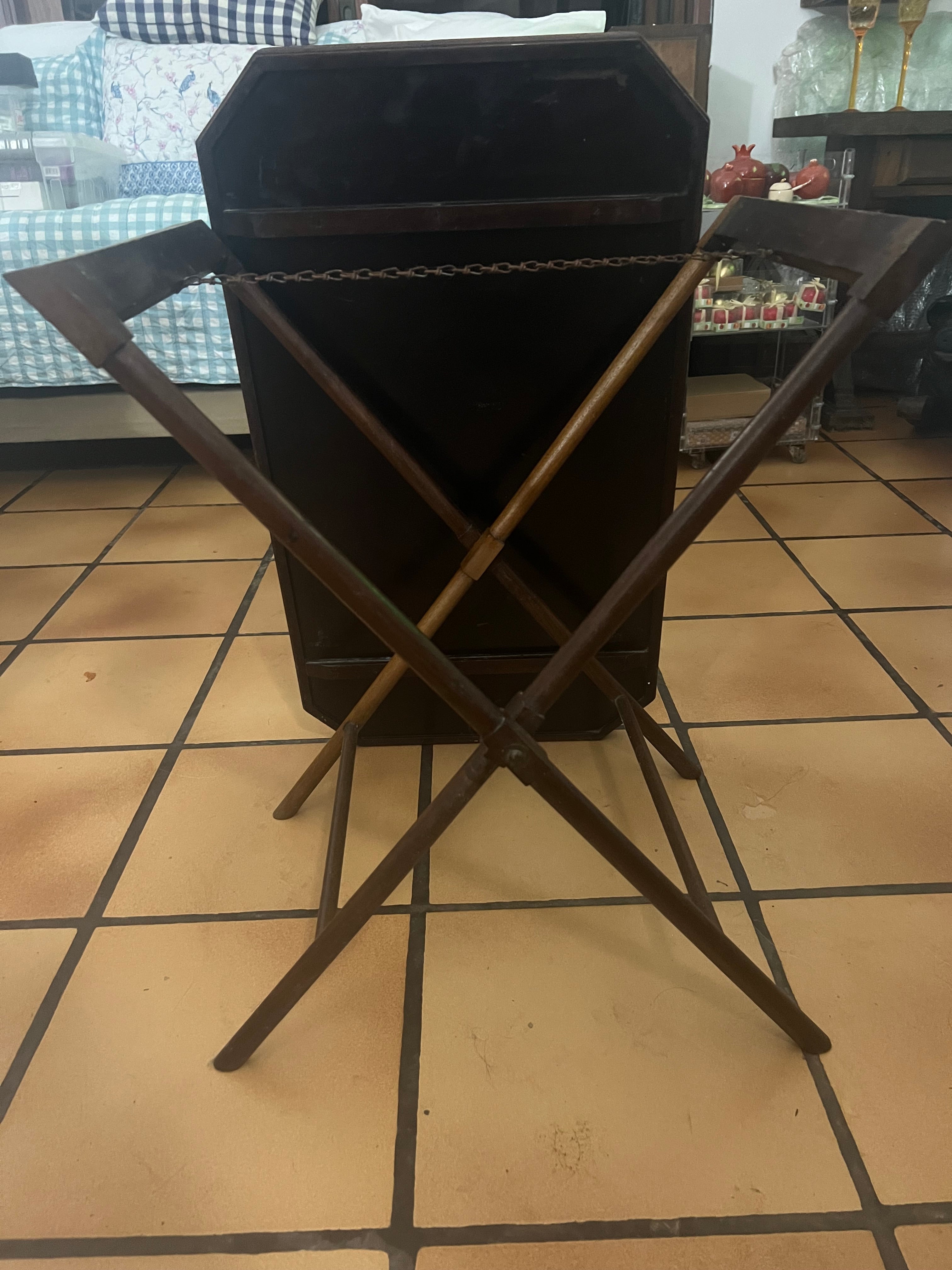 Mesa de Apoio/Bandeja Retangular Dobrável Vintage em Madeira – Estilo Inglês