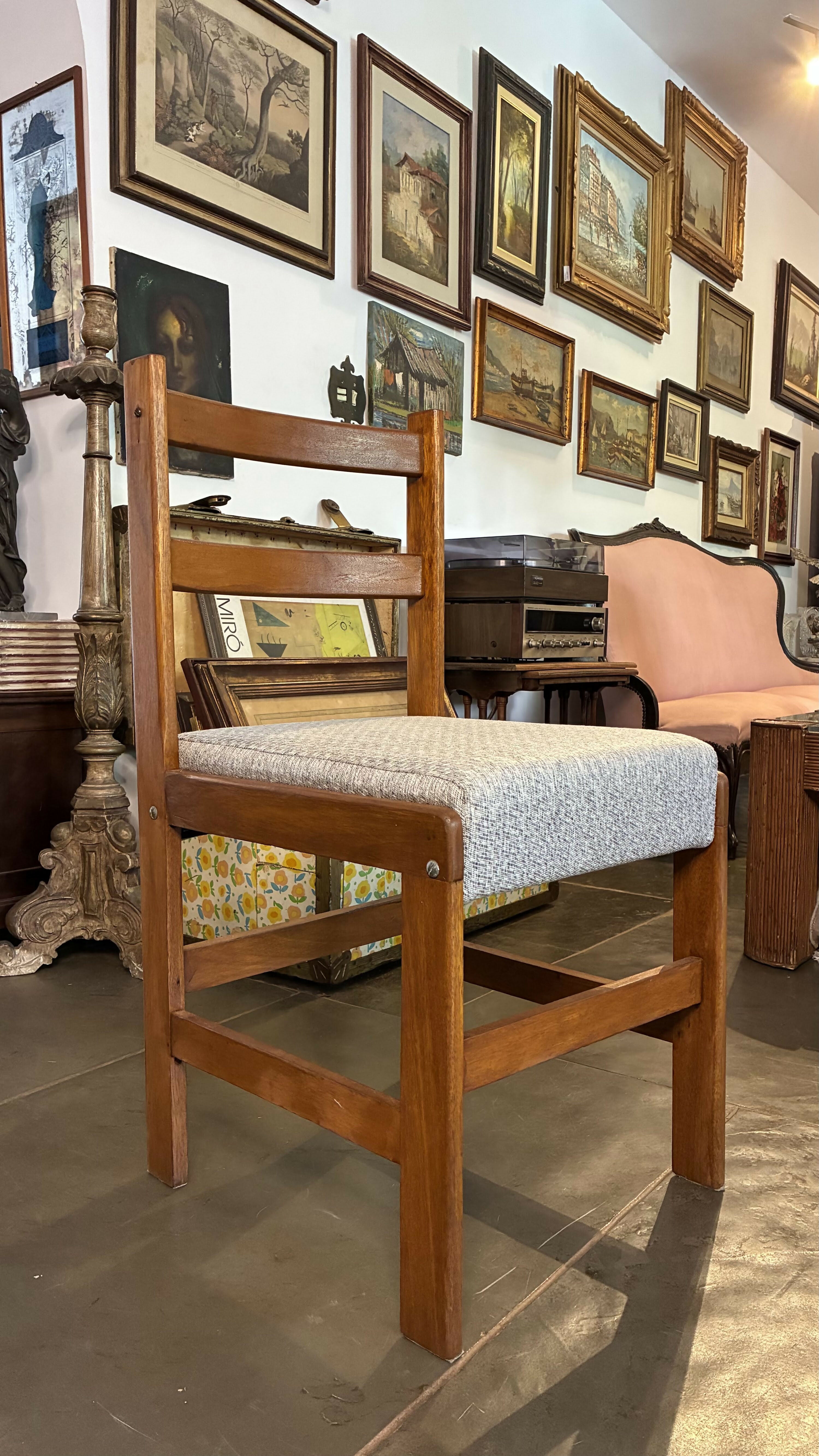 Cadeiras antigas em Madeira (valor unitário)