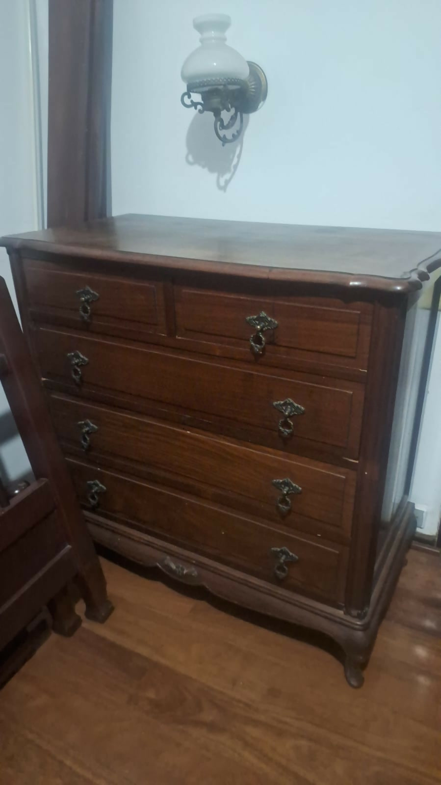 Cômoda Anos 60 em Imbuia – Frente Curva | Puxadores Originais