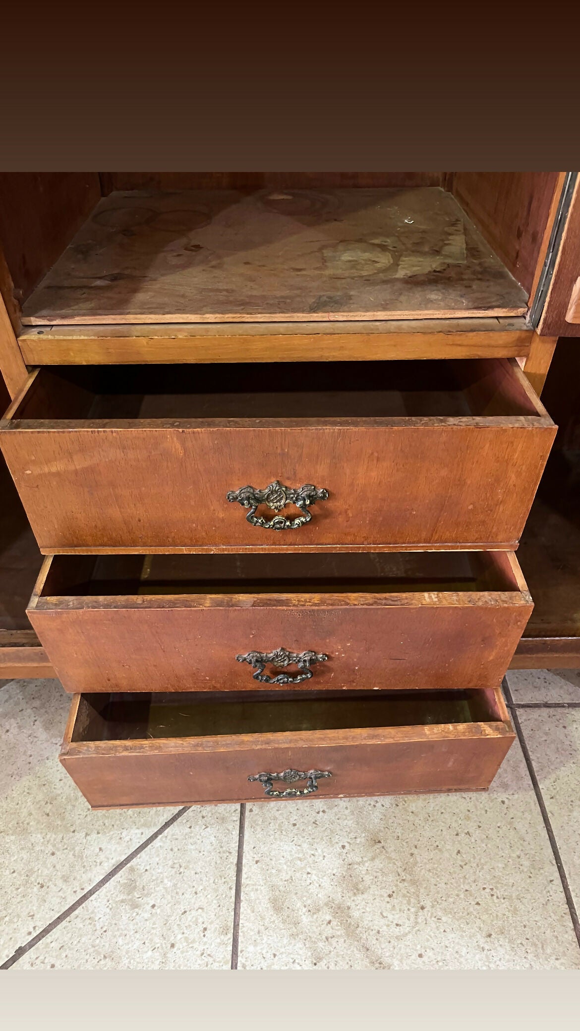 GUARDA ROUPAS ANOS 50 pés palito (temos a penteadeira também)