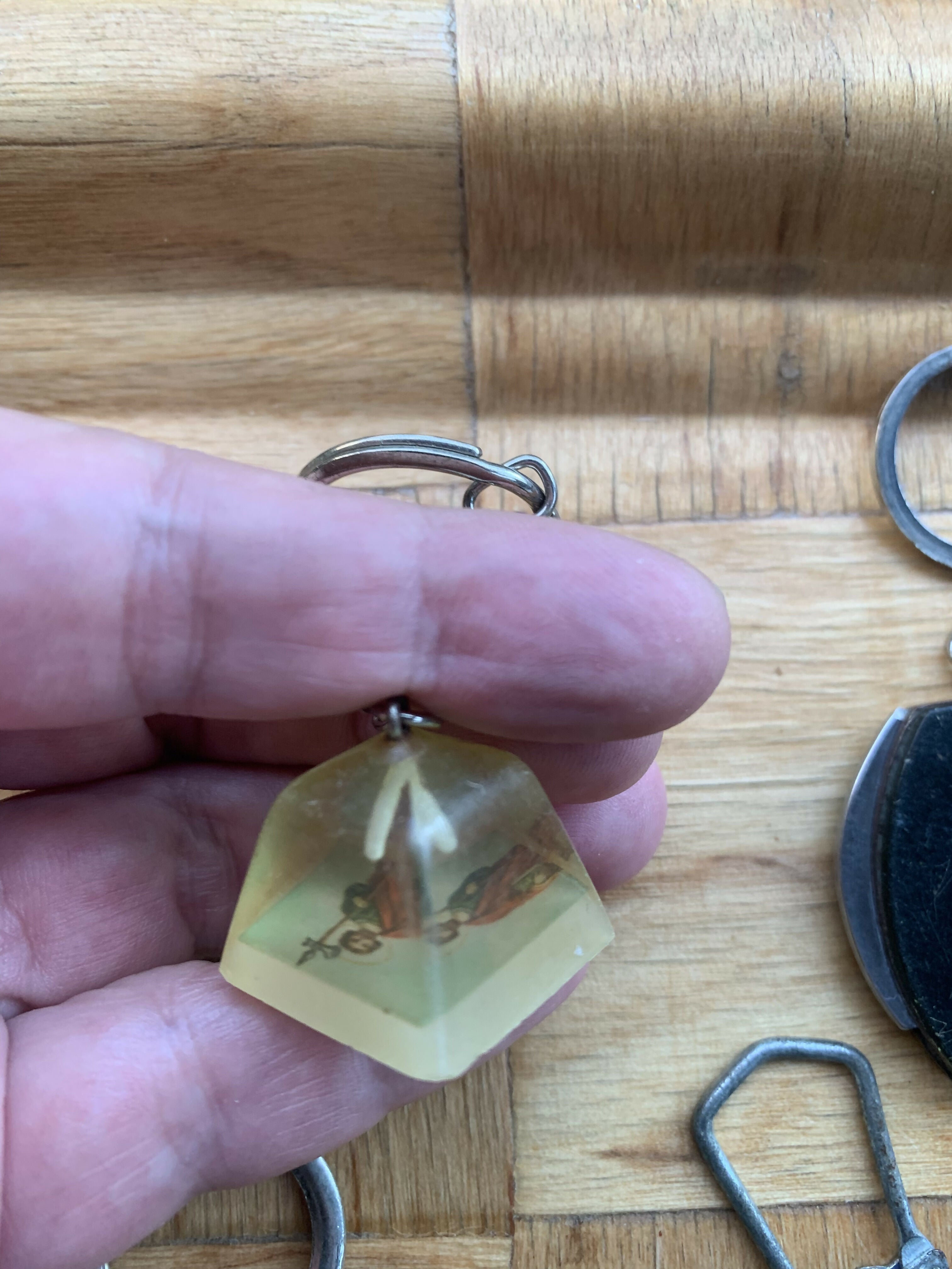 Conjunto de 10 chaveiros antigos