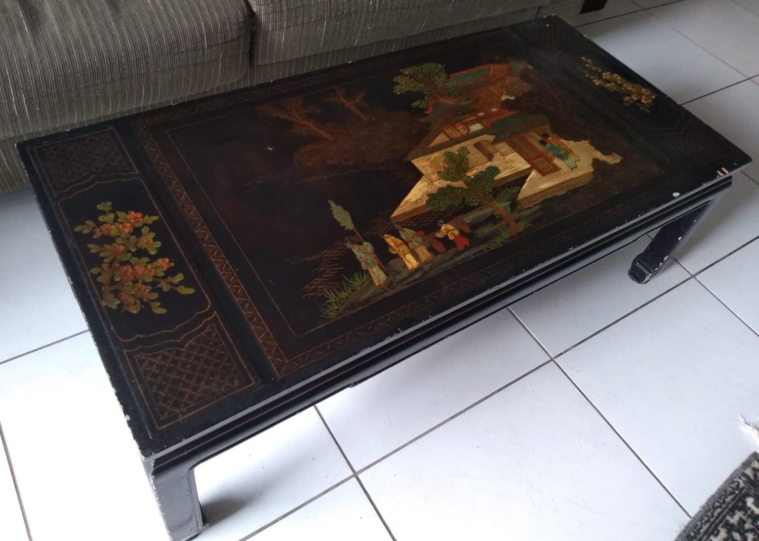 mesa de centro chinesa em laca com motivo chinoiserie