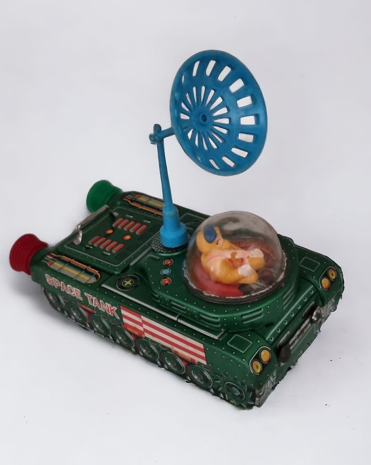 Antigo brinquedo de lata ´´Space tank``.