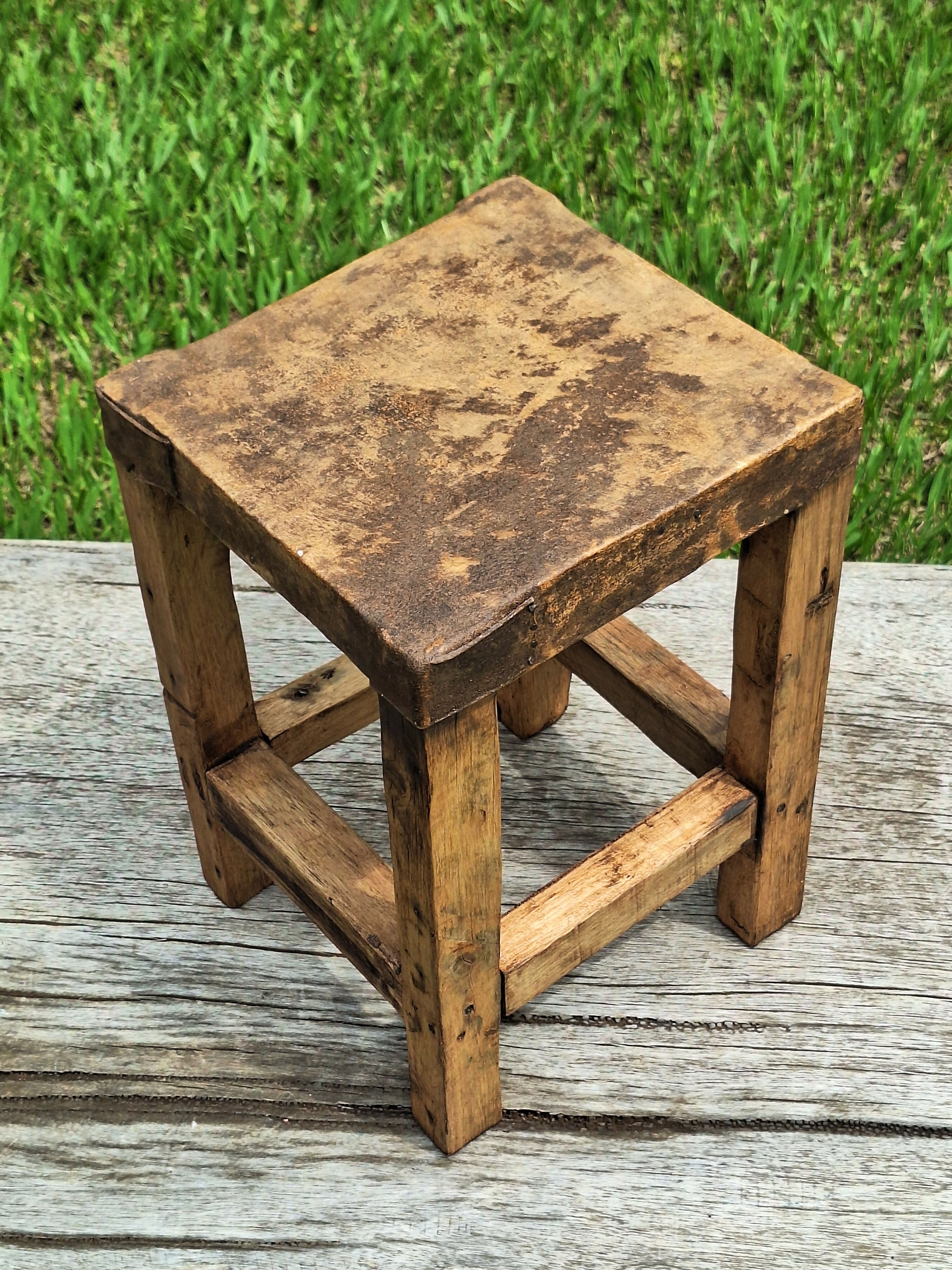 Antigo Banco de Couro Quadrado em Madeira Maciça Garimpo Mineiro (valor unitário)