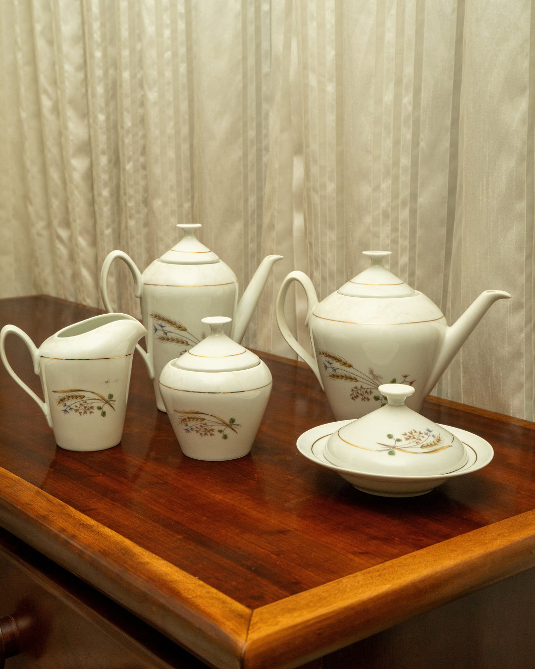 Jogo de Chá/Café em Porcelana Completo