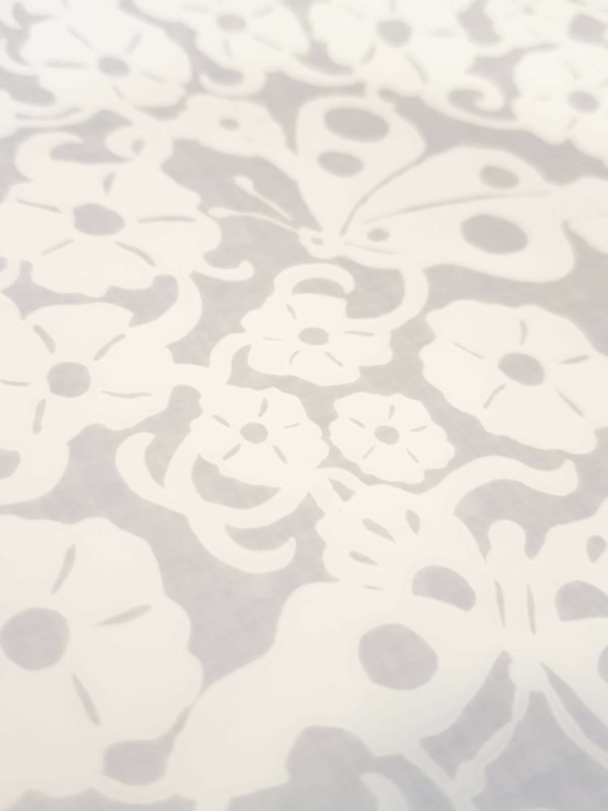 Maravilhoso prato de bolo em porcelana modelo Dantelle da Cacharel. Na caixa. Impecável!