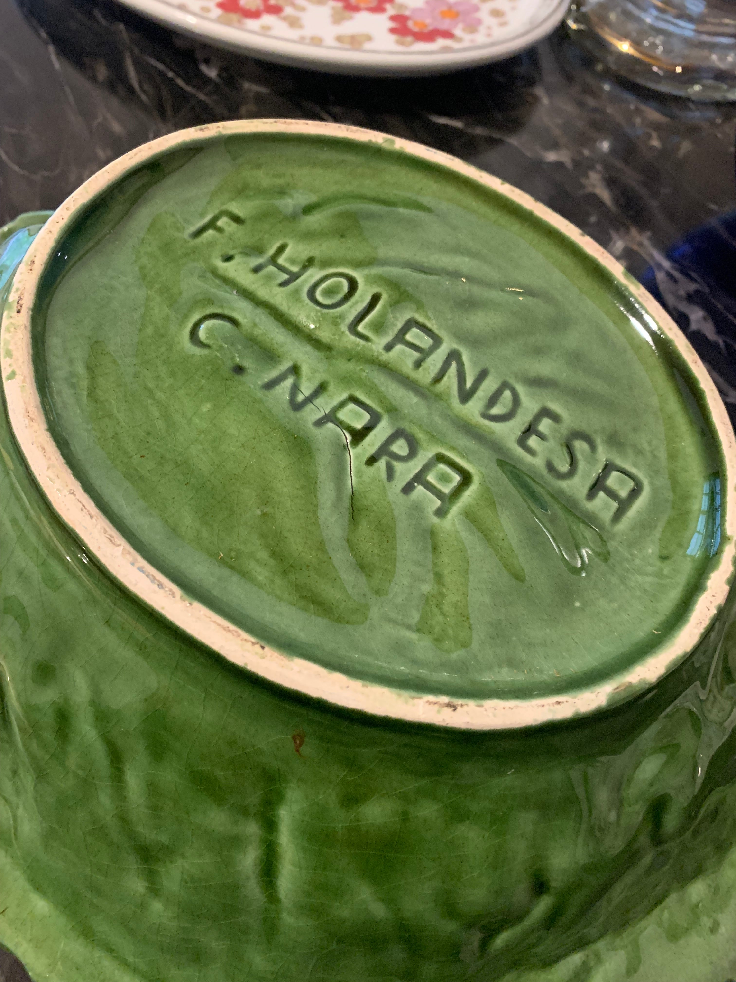 Linda travessa antiga em faiança Fábrica Holandesa - Cerâmica Nara em forma de folha verde 