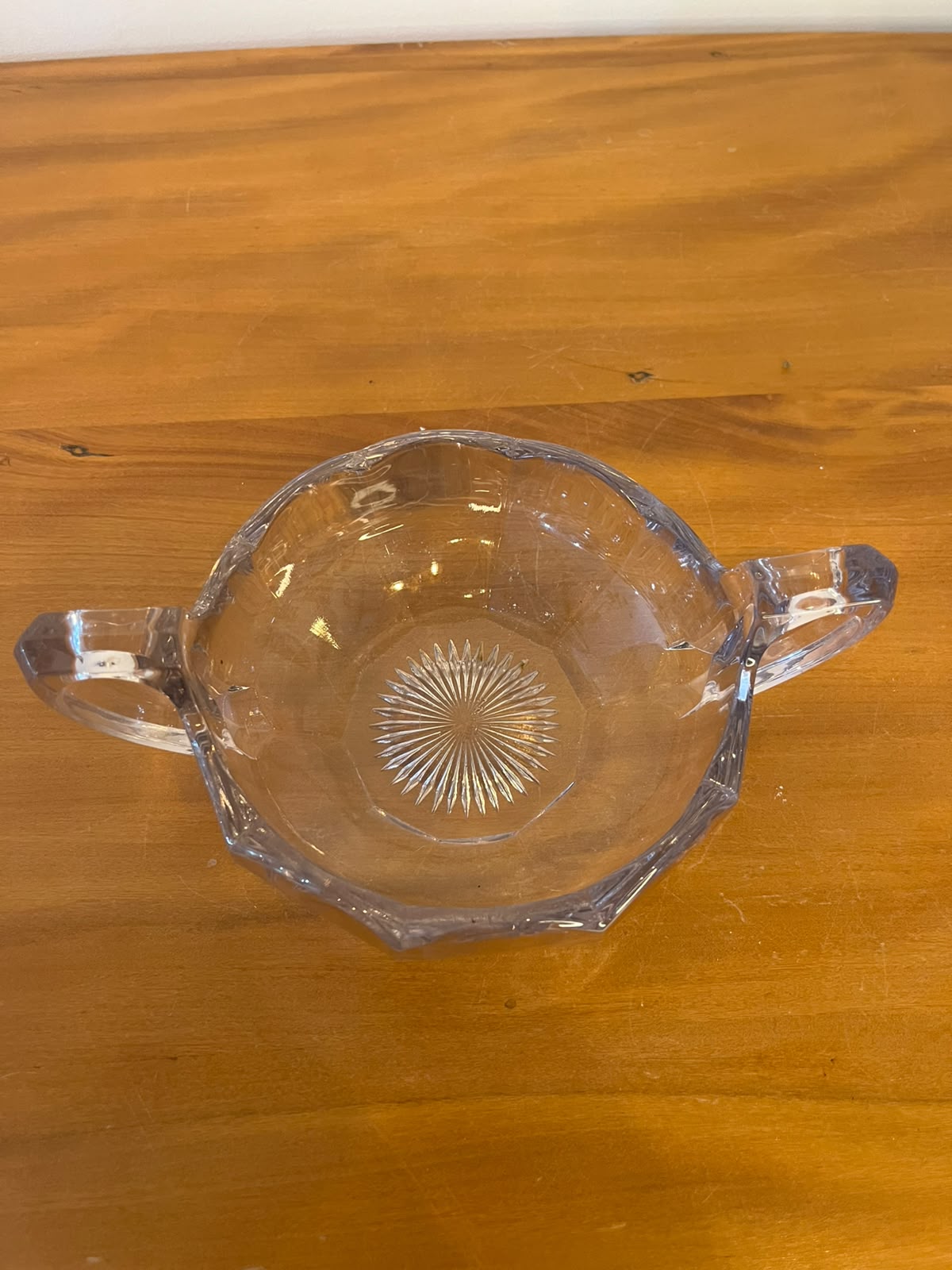 Bomboniere em vidro transparente com alças e fundo estrelado