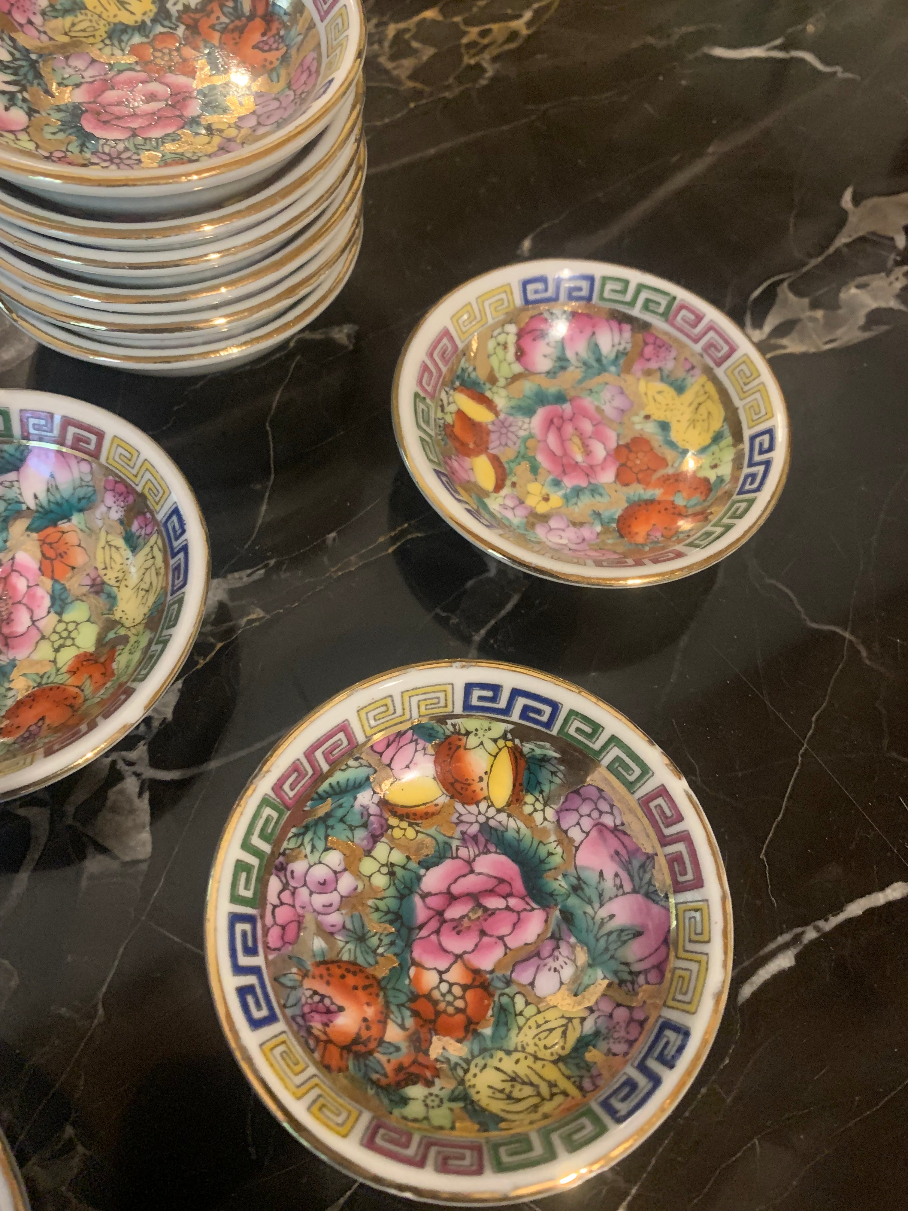 Jogo com 12 mini pratinhos Chineses em porcelana