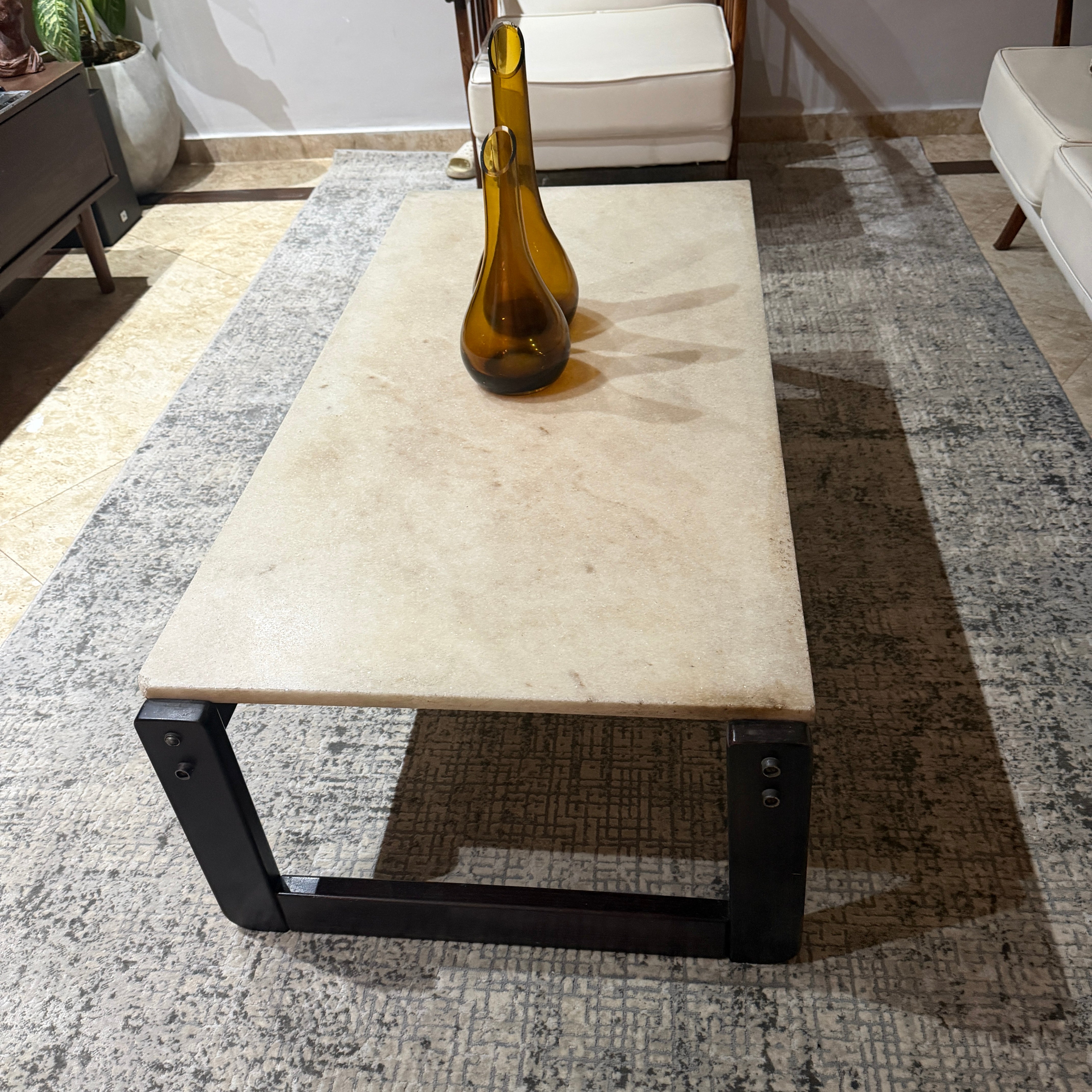 Mesa de centro retangular Percival Lafer anos 70 em madeira nobre e tampo de mármore