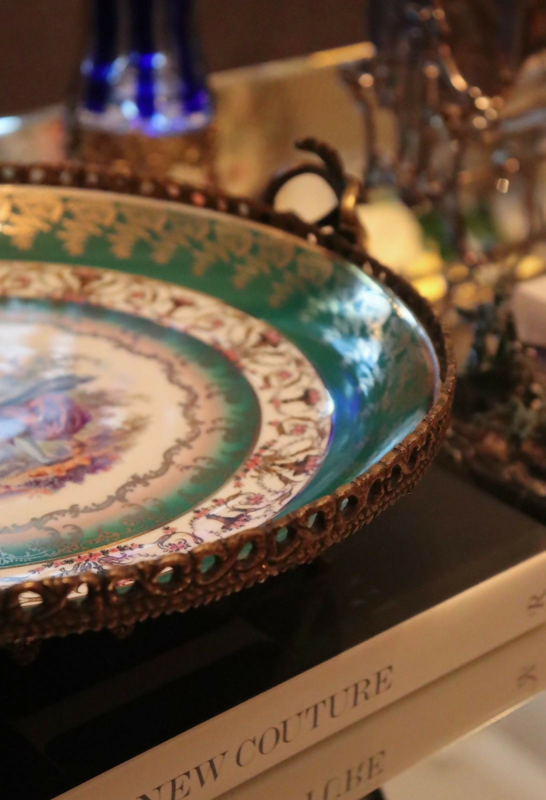 Centro de Mesa em porcelana europeia com cena galante