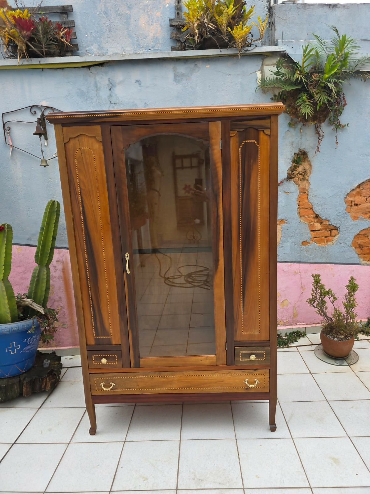 Guarda Roupa centenário em marchetaria e vidro bisotê