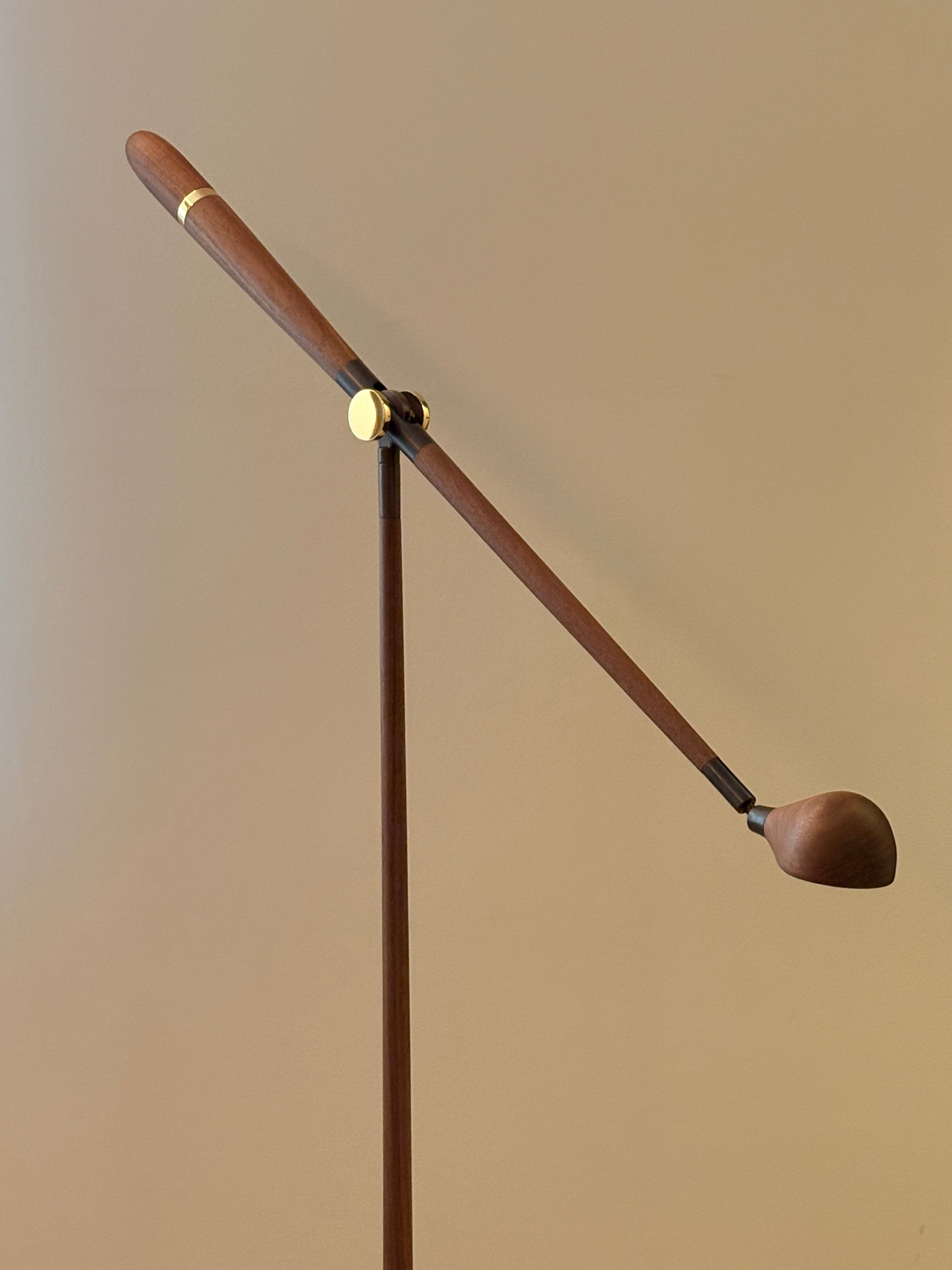 Luminária de Piso Memory (Modelo 01) em madeira - Jader Almeida