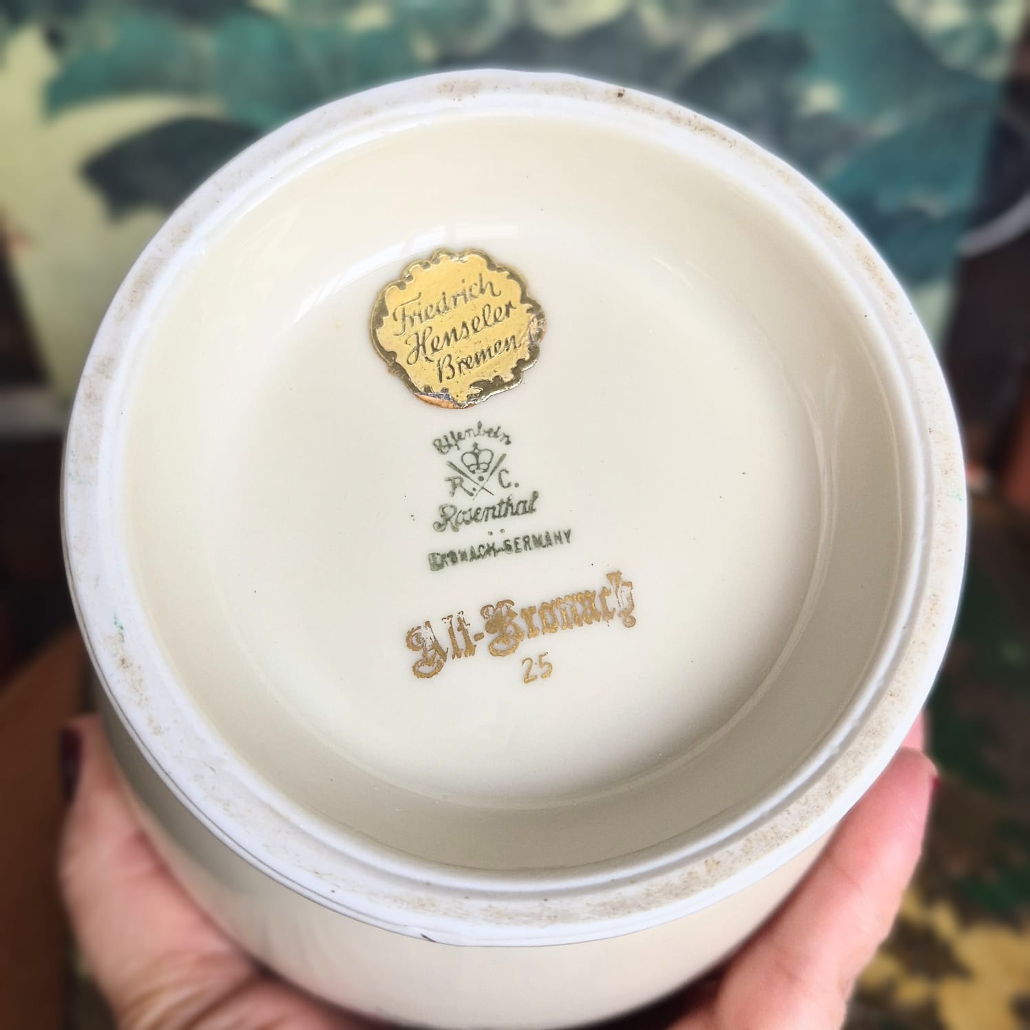  Vaso vintage em porcelana alemã Rosenthal,  modelo Alt-Kronach, de 1943. Impecável! Com motivos florais 