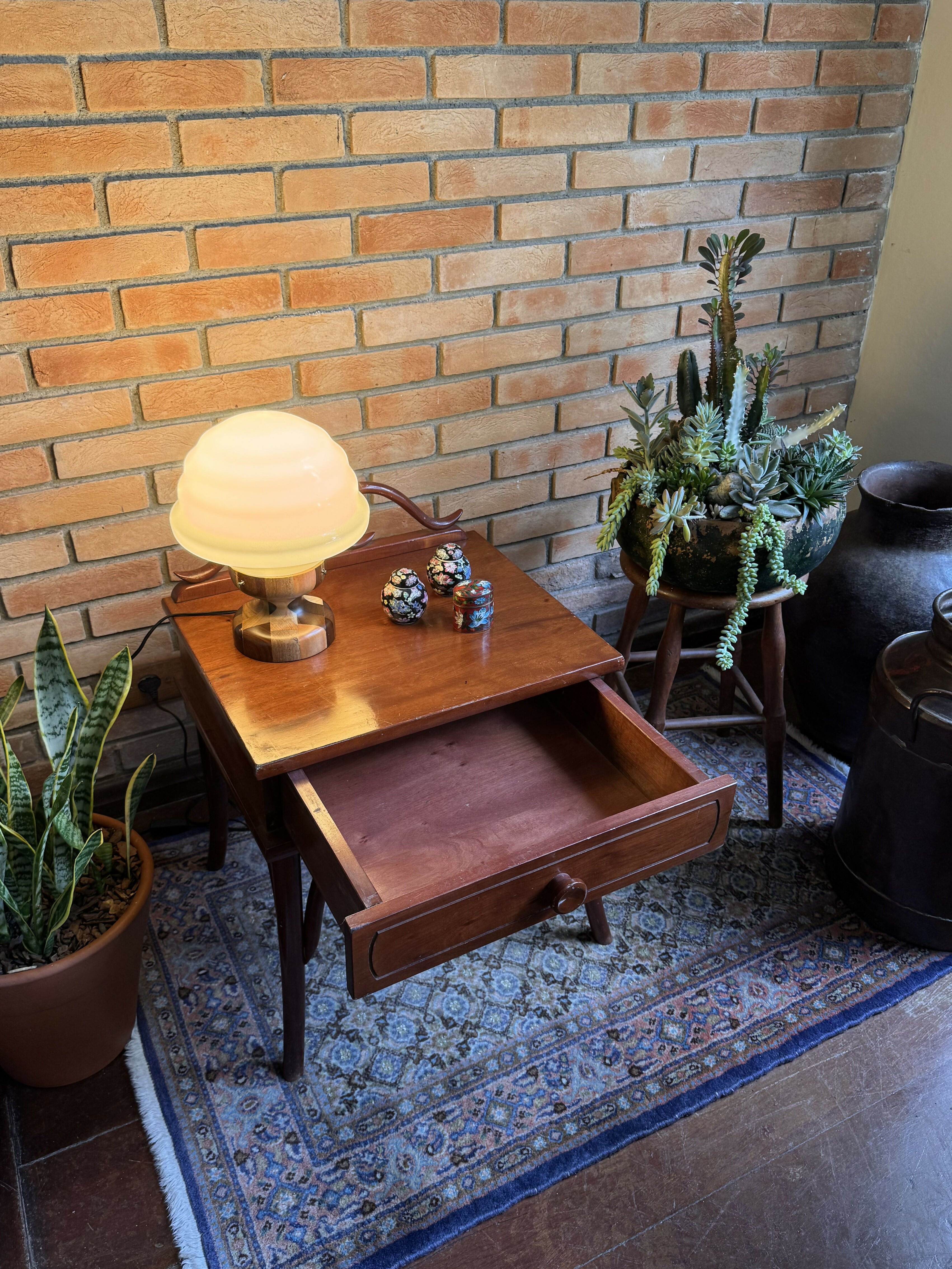 Raríssima mesinha de cabeceira SELADA Thonart Thonet