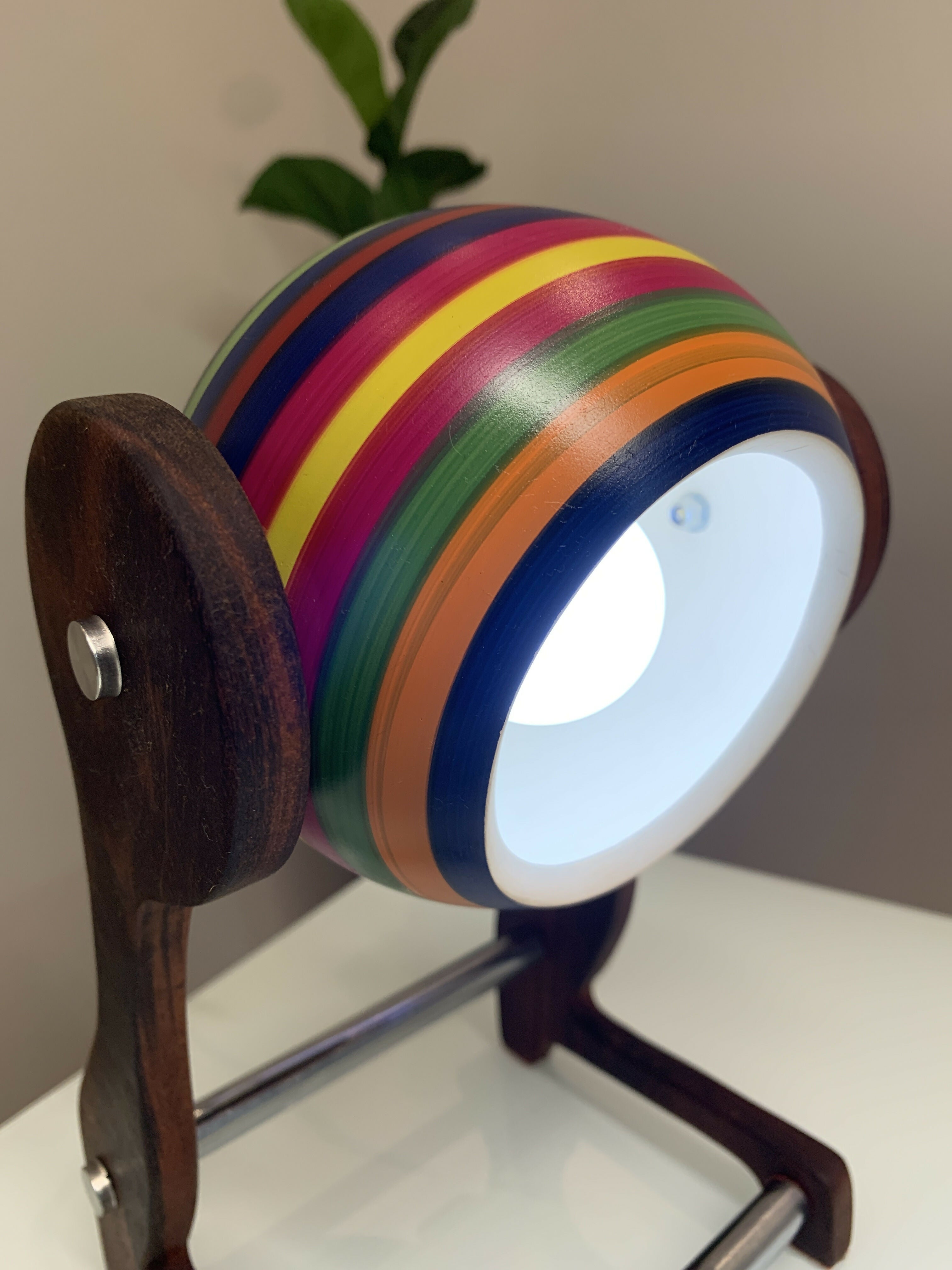 Luminária globinho cerâmica e Pau Ferro