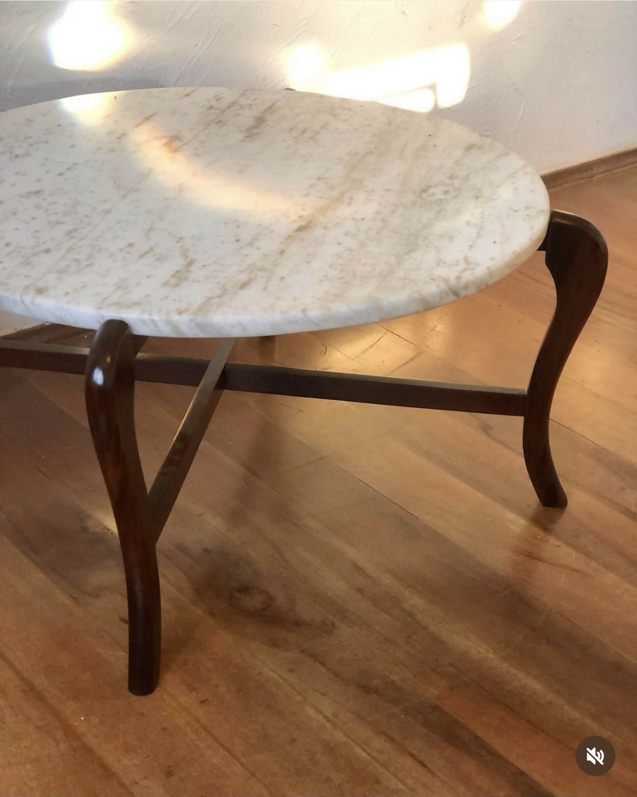 Mesa de centro “Maracanã” atribuída ao designer Giuseppe Scapinelli em madeira e mármore