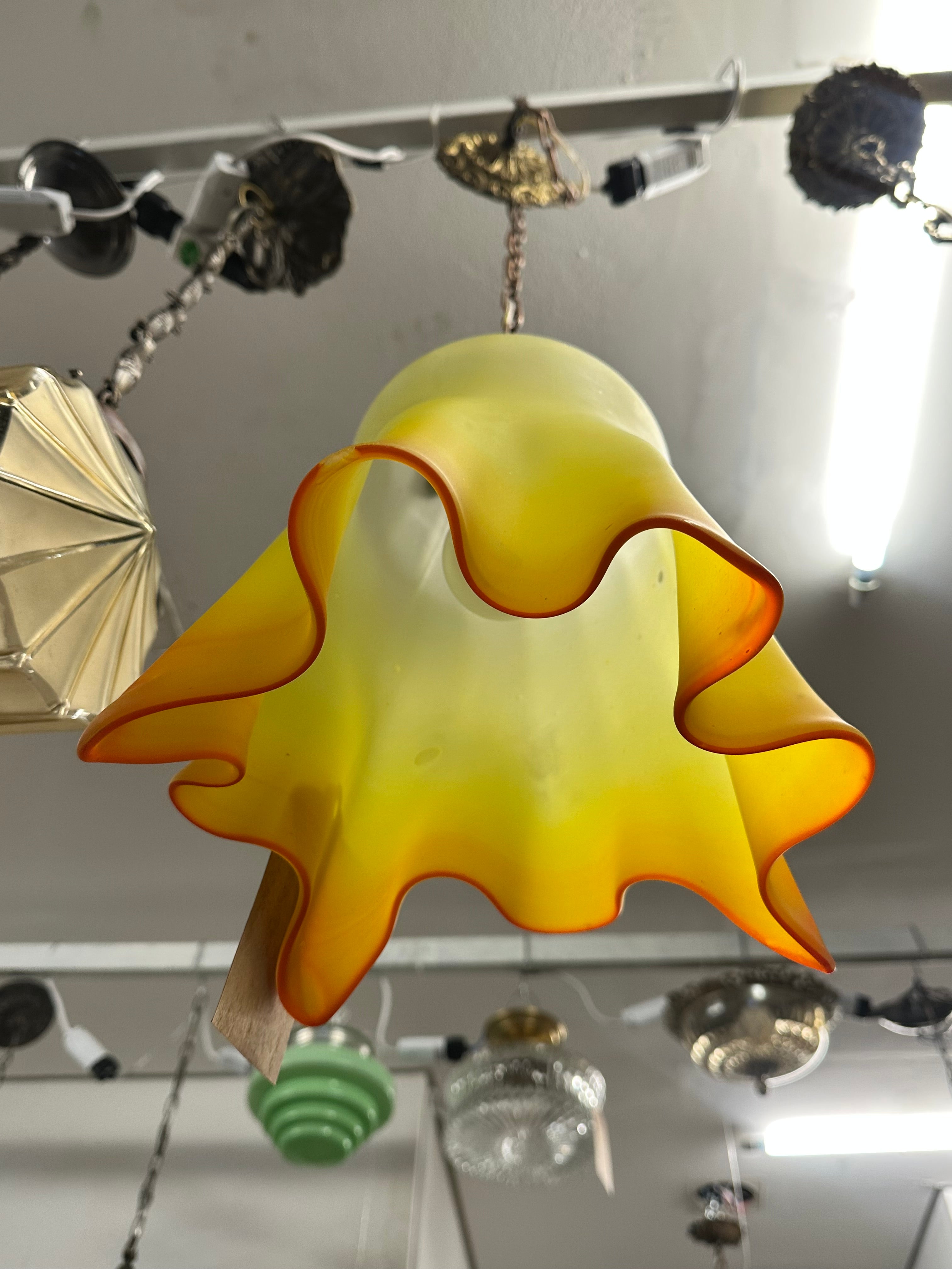 Par de lustres/pendentes vintage em vidro murano em tons de amarelo 
