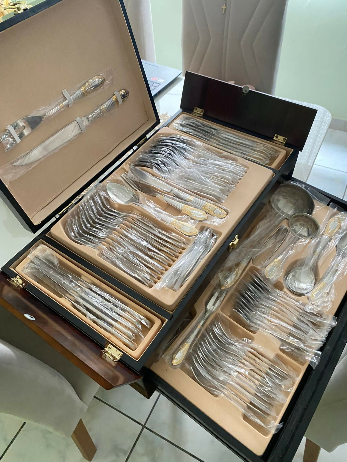 Faqueiro Stainless Steel Germany 85 peças nunca usado