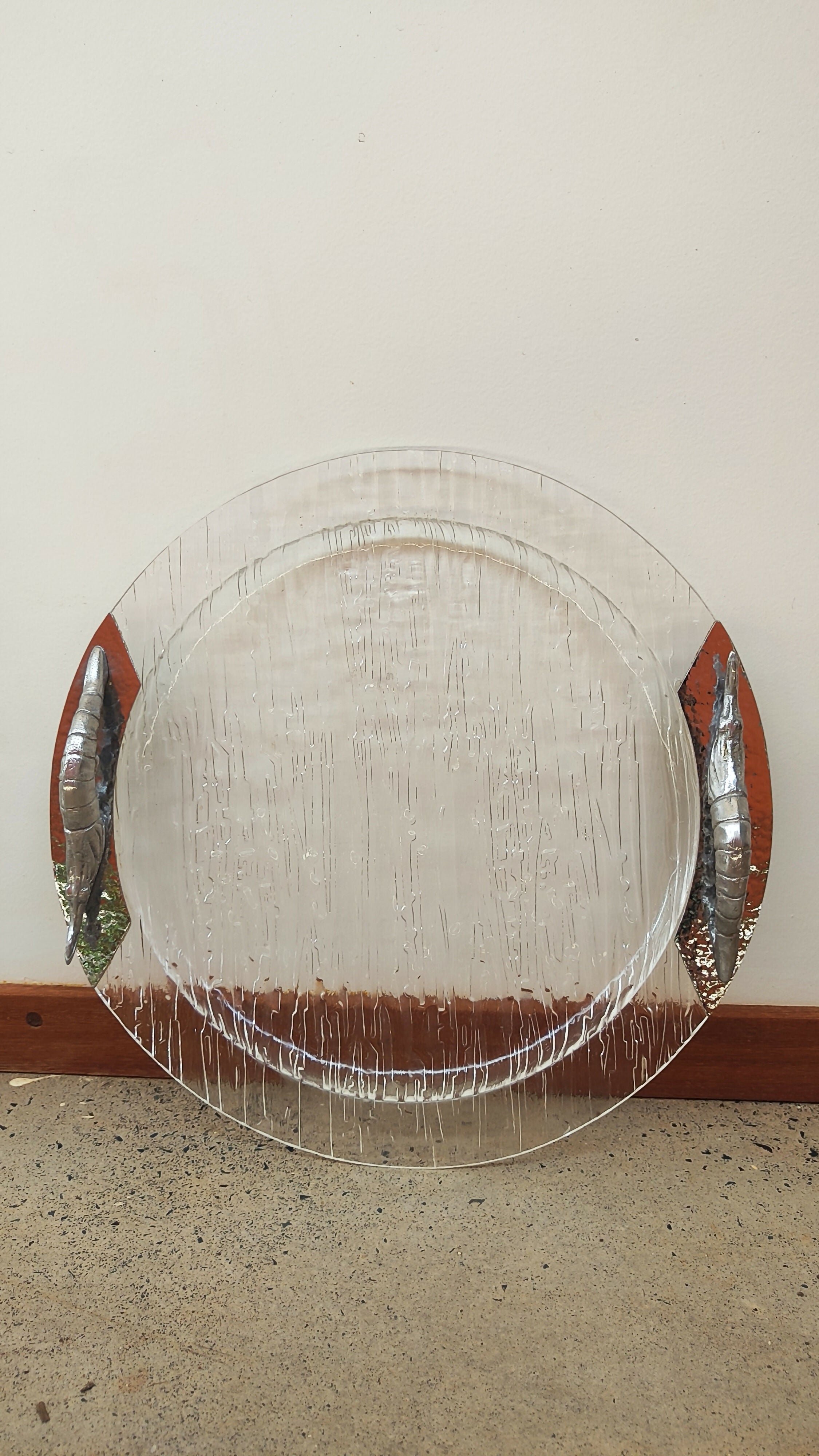 Bandejas em acrílico e alumínio fundido