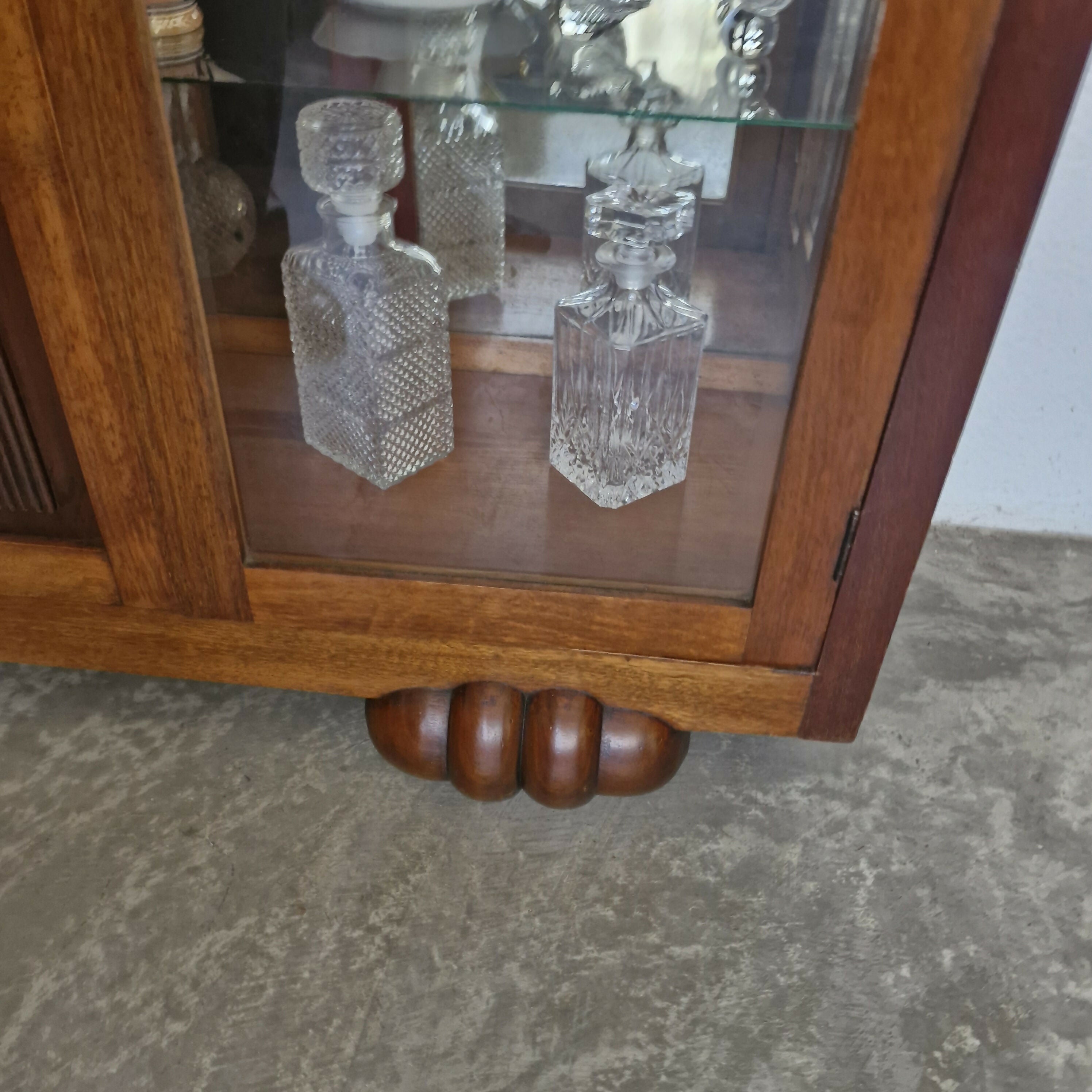 Cristaleira Art Deco.