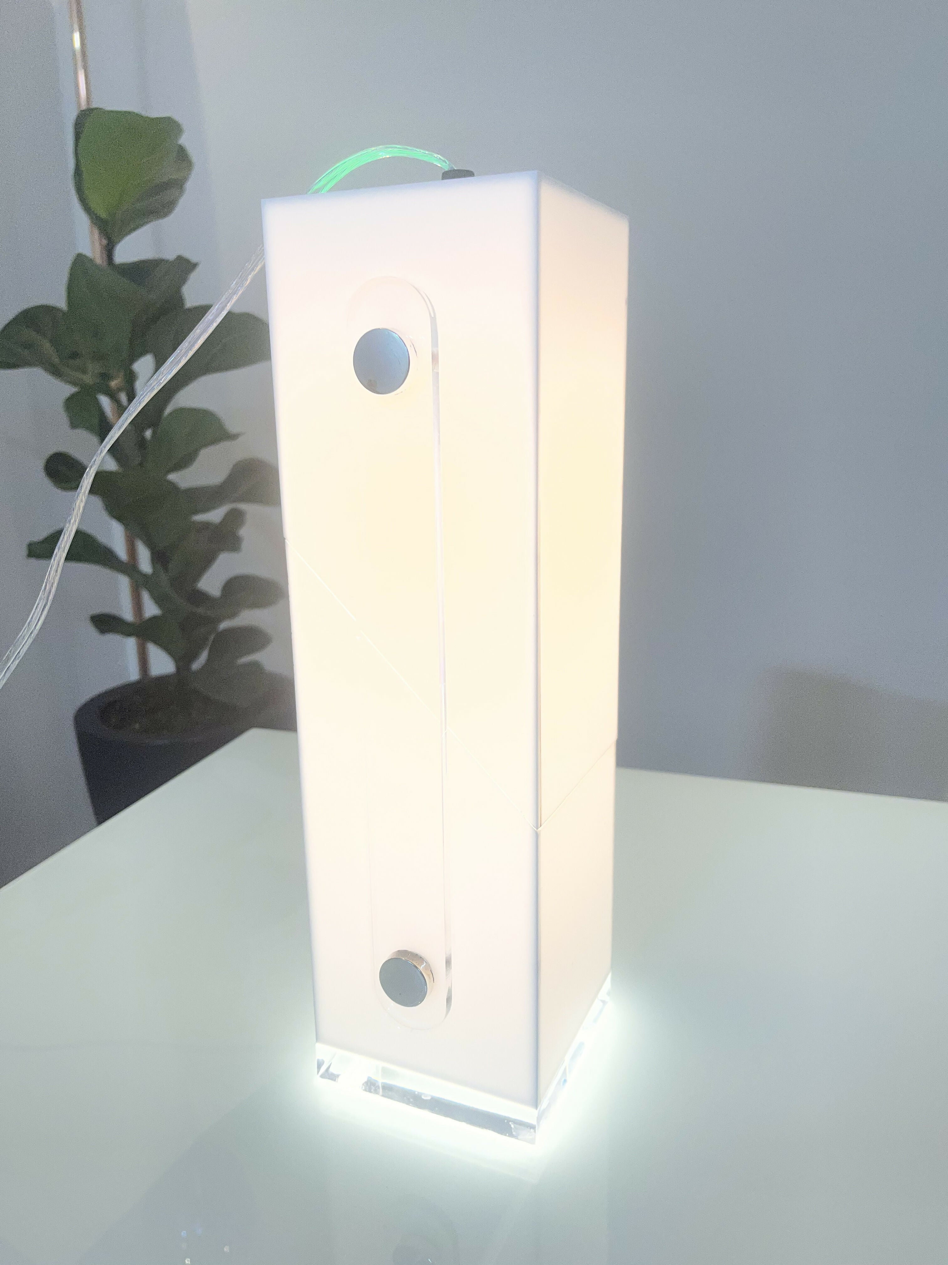 Luminária de mesa em acrílico