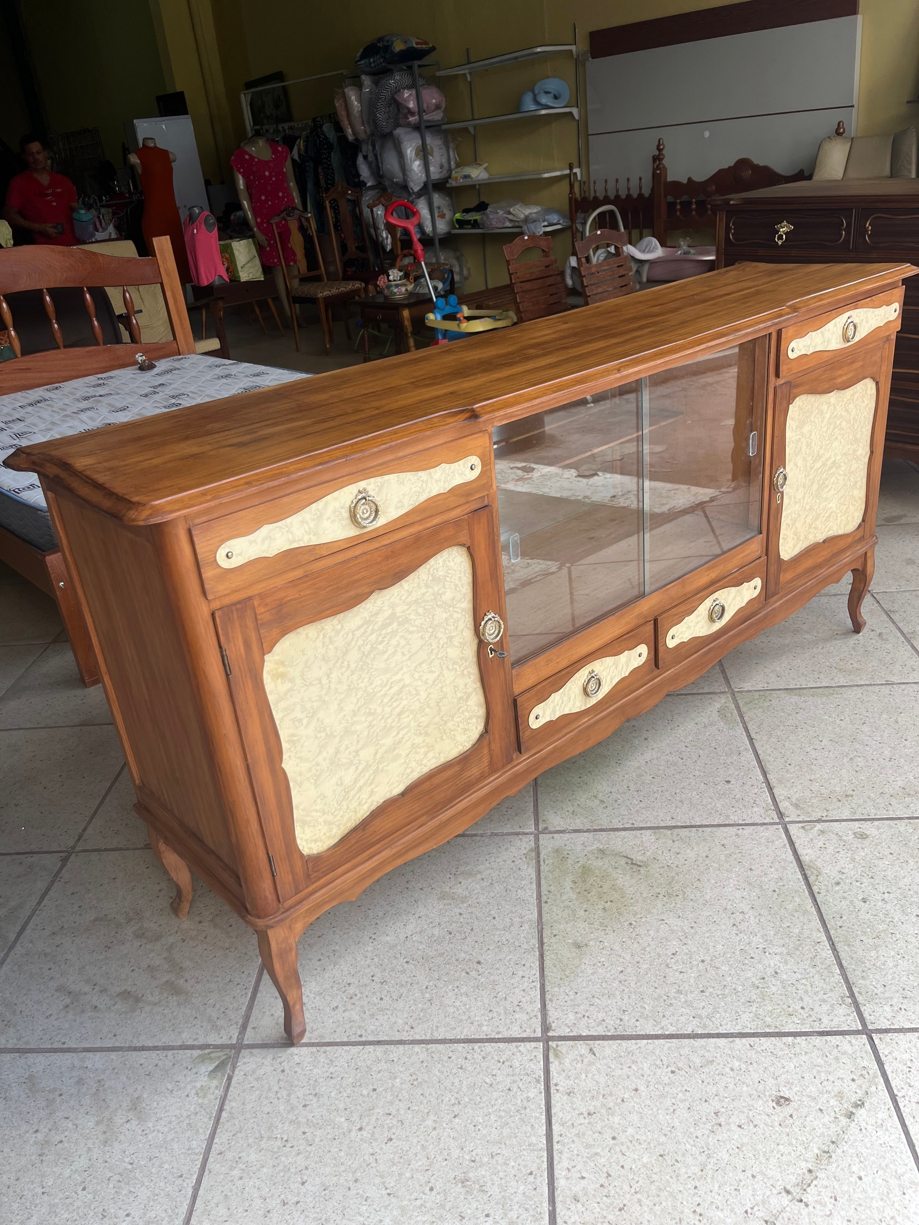 LINDO BUFFET ANTIGO EM MADEIRA E FÓRMICA ANTIGO