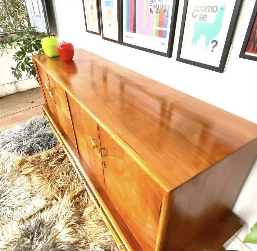 Buffet anos 50 em caviuna