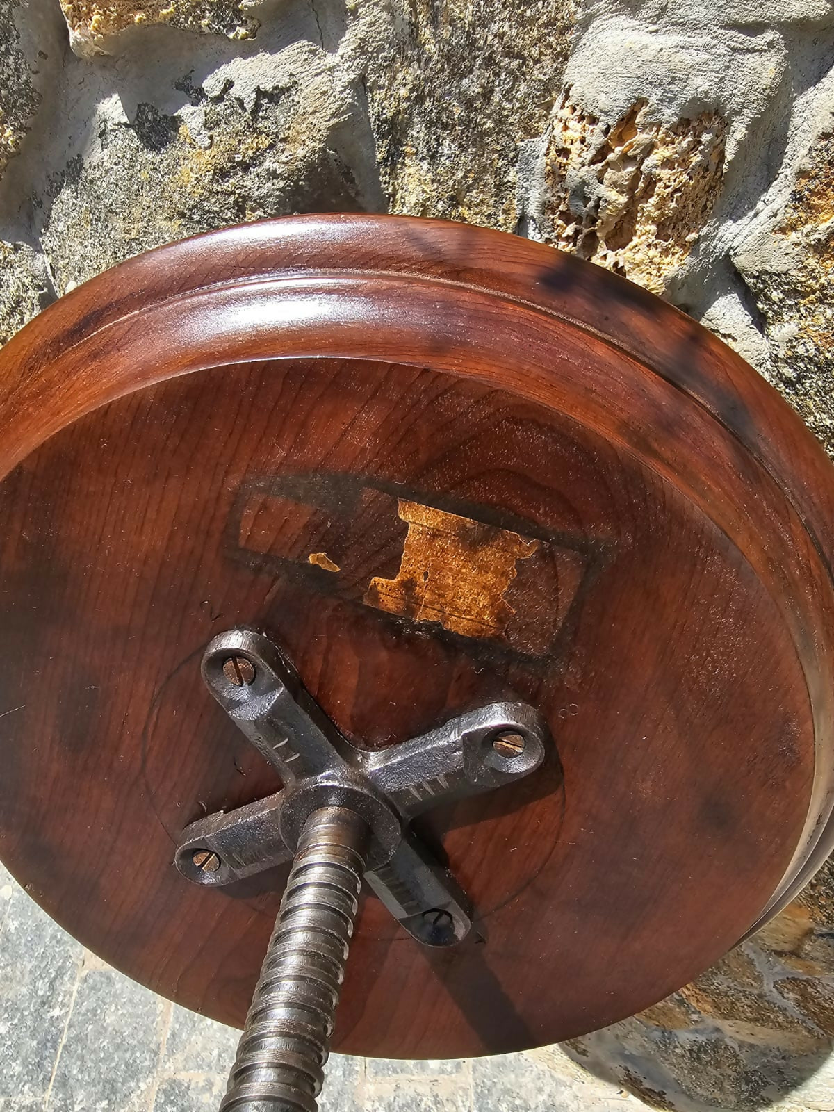 Banco de piano em madeira nobre