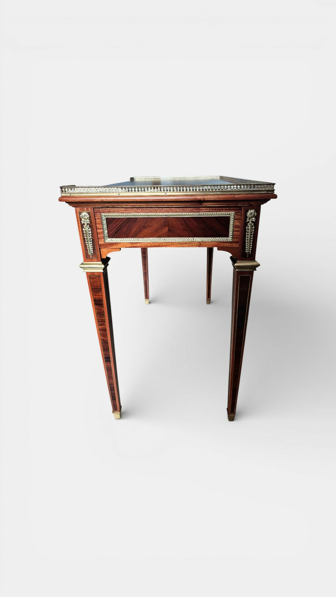 Escrivaninha estilo Louis XVI