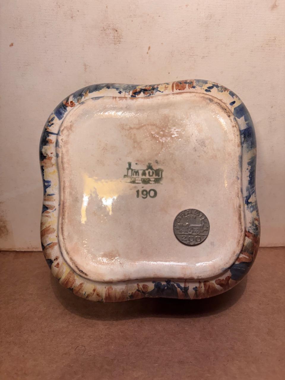 Pote quadrado com tampa em cerâmica Mauá modelo 190 com decoração policromada (DMCPS_746)