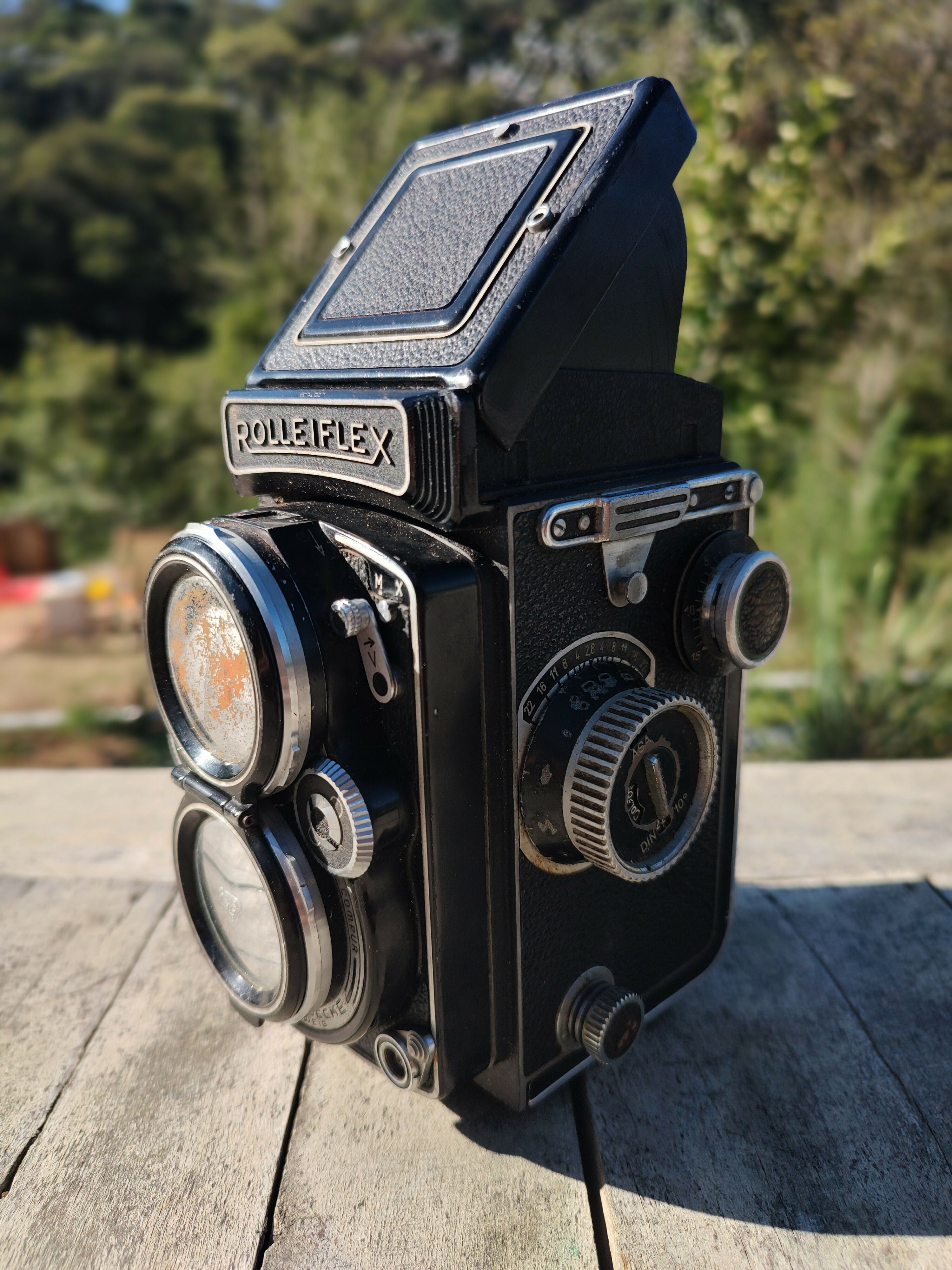 Antiga câmera Rolleiflex com lente Zeiss 80mm (com capa em couro e protetor de lente)