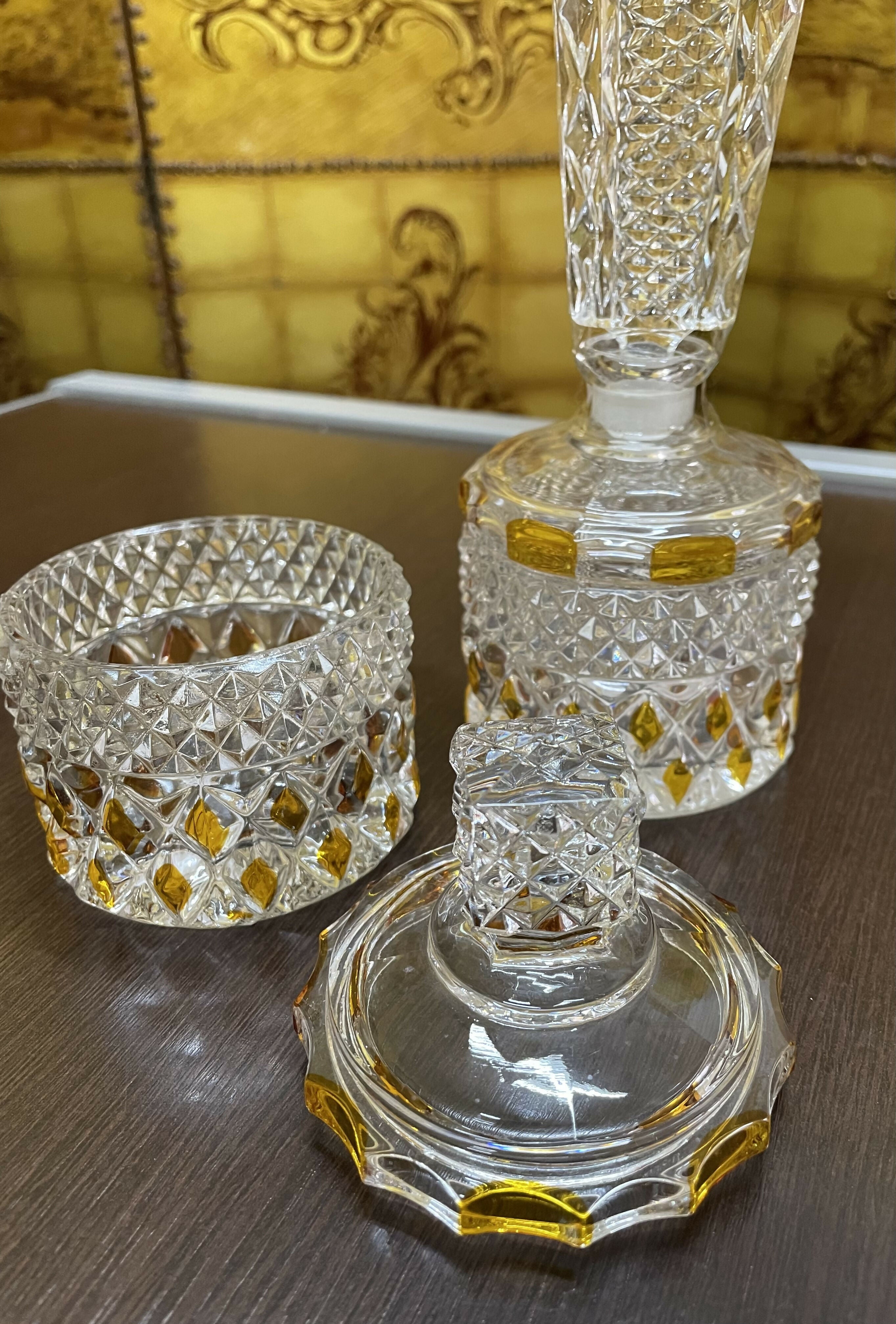 Jogo de perfumeiros cristal bico de jaca com detalhe ambar