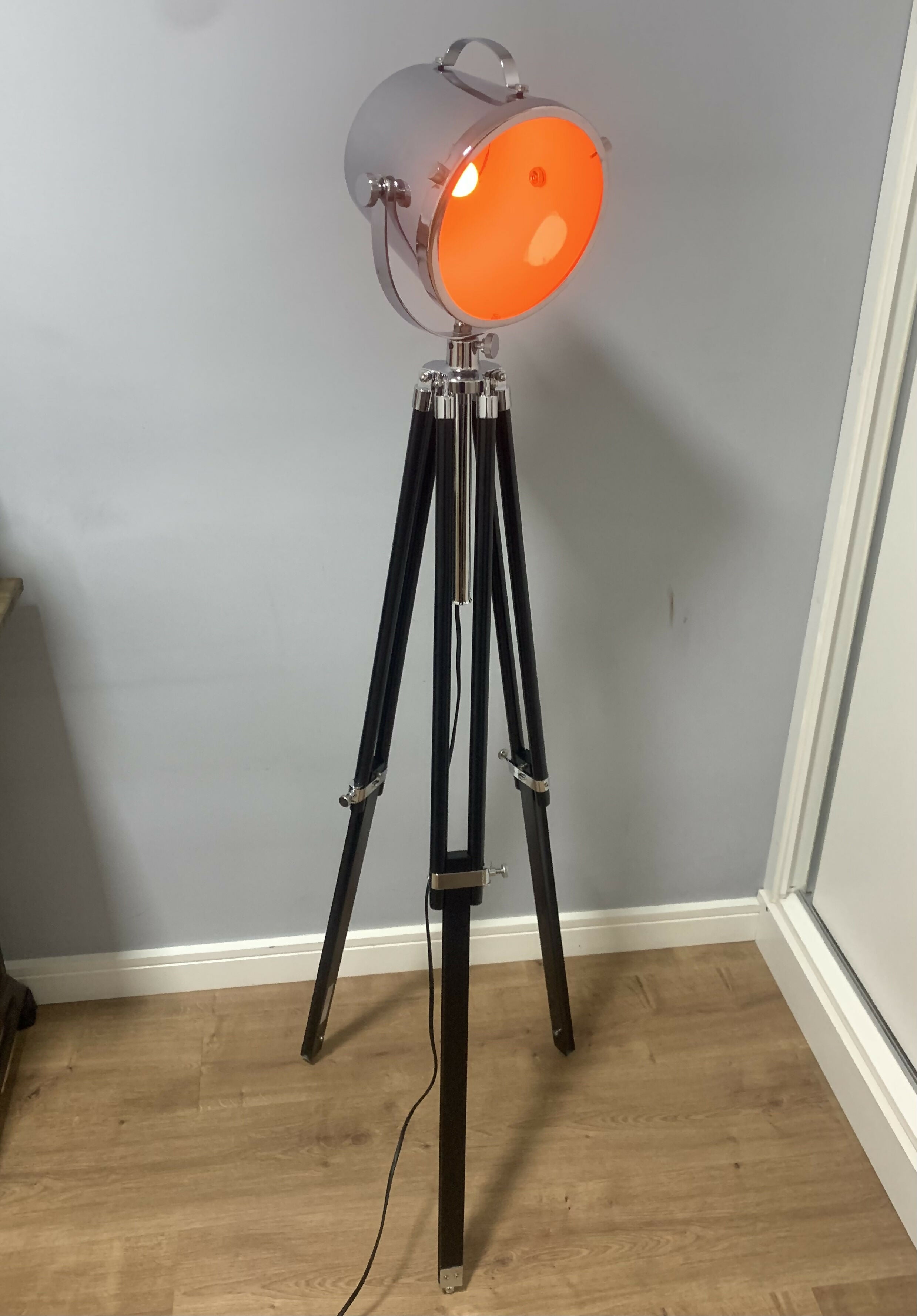 Luminária de piso estilo refletor