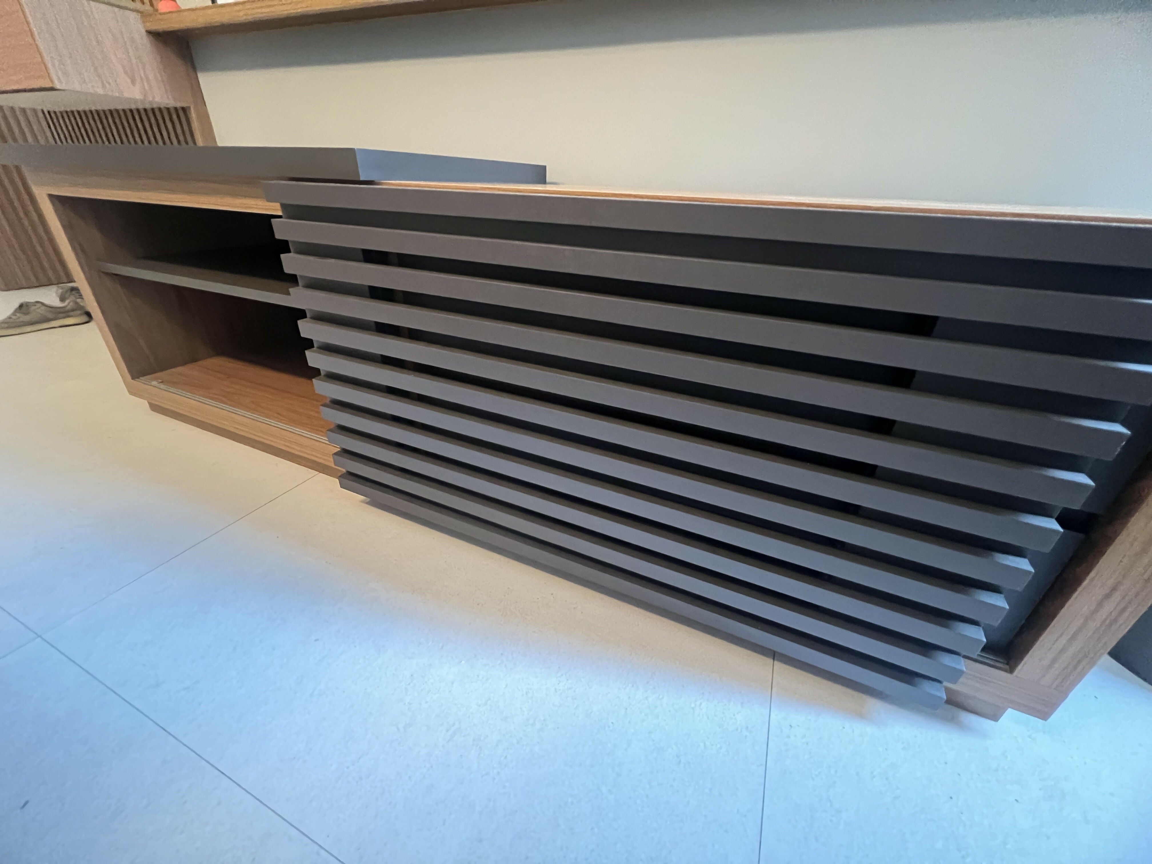 Rack / Buffet Moderno de Madeira Maciça