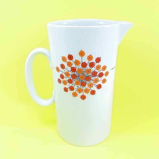 Jogo de chá Porcelana Renner com motivos em laranja e vermelho 