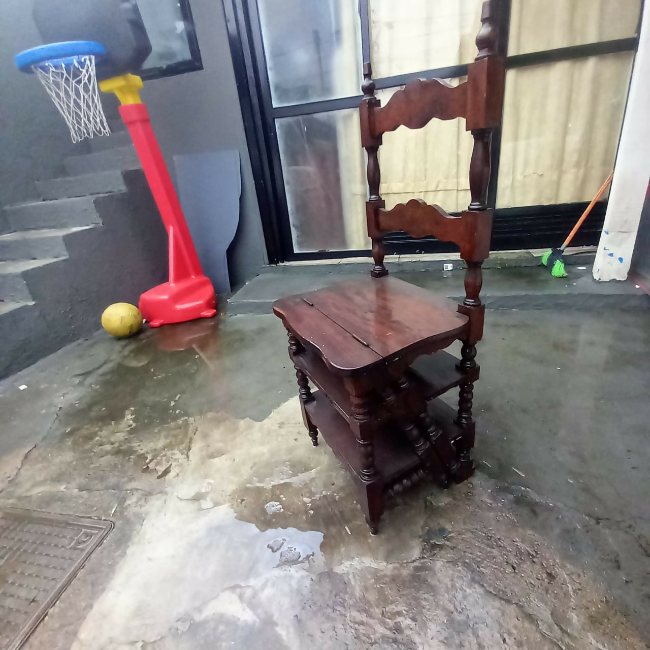 Cadeira / escada em madeira