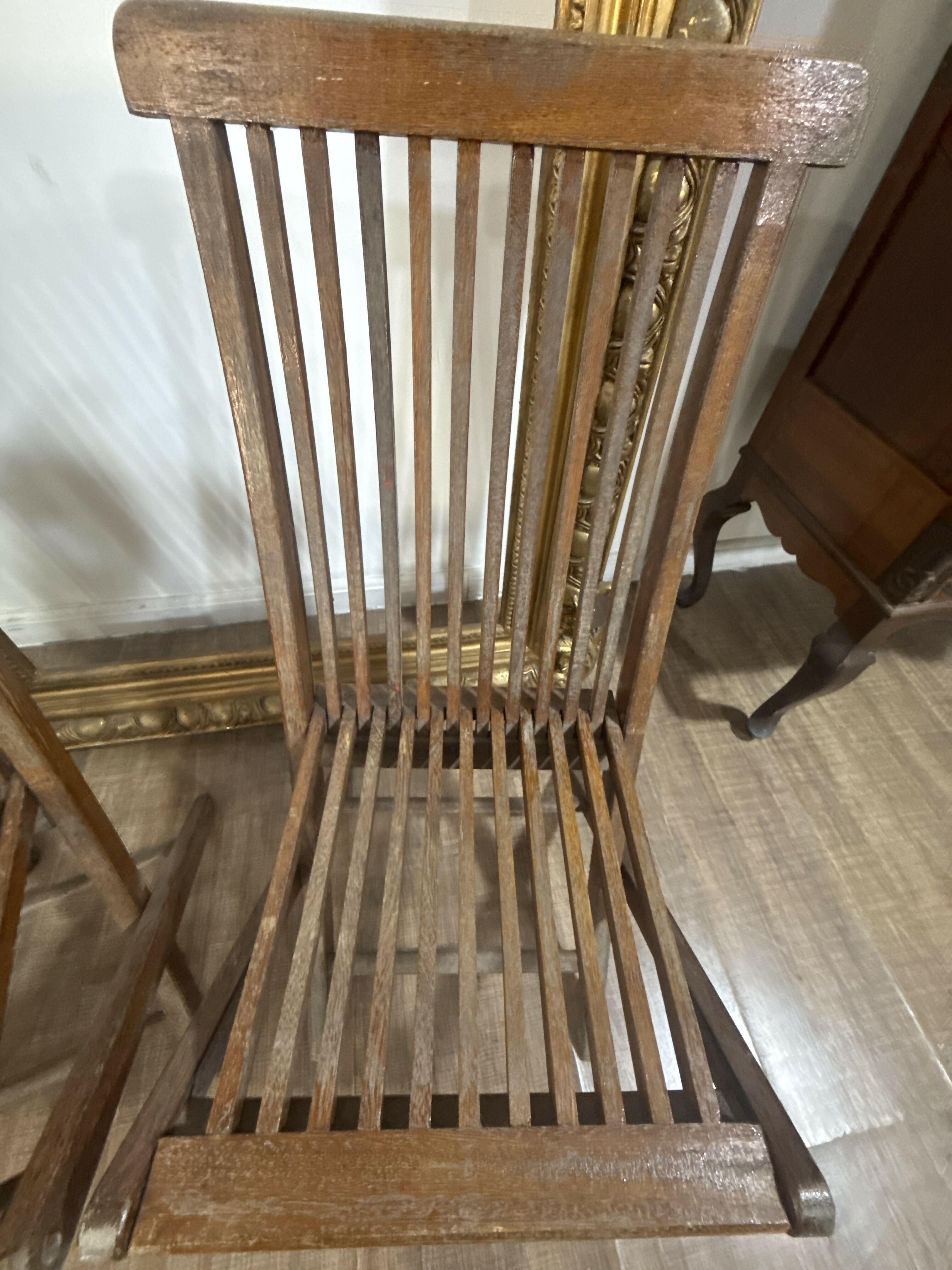 Par de Cadeiras Dobráveis Centenárias em Madeira Maciça – Brasil, circa 1890–1930