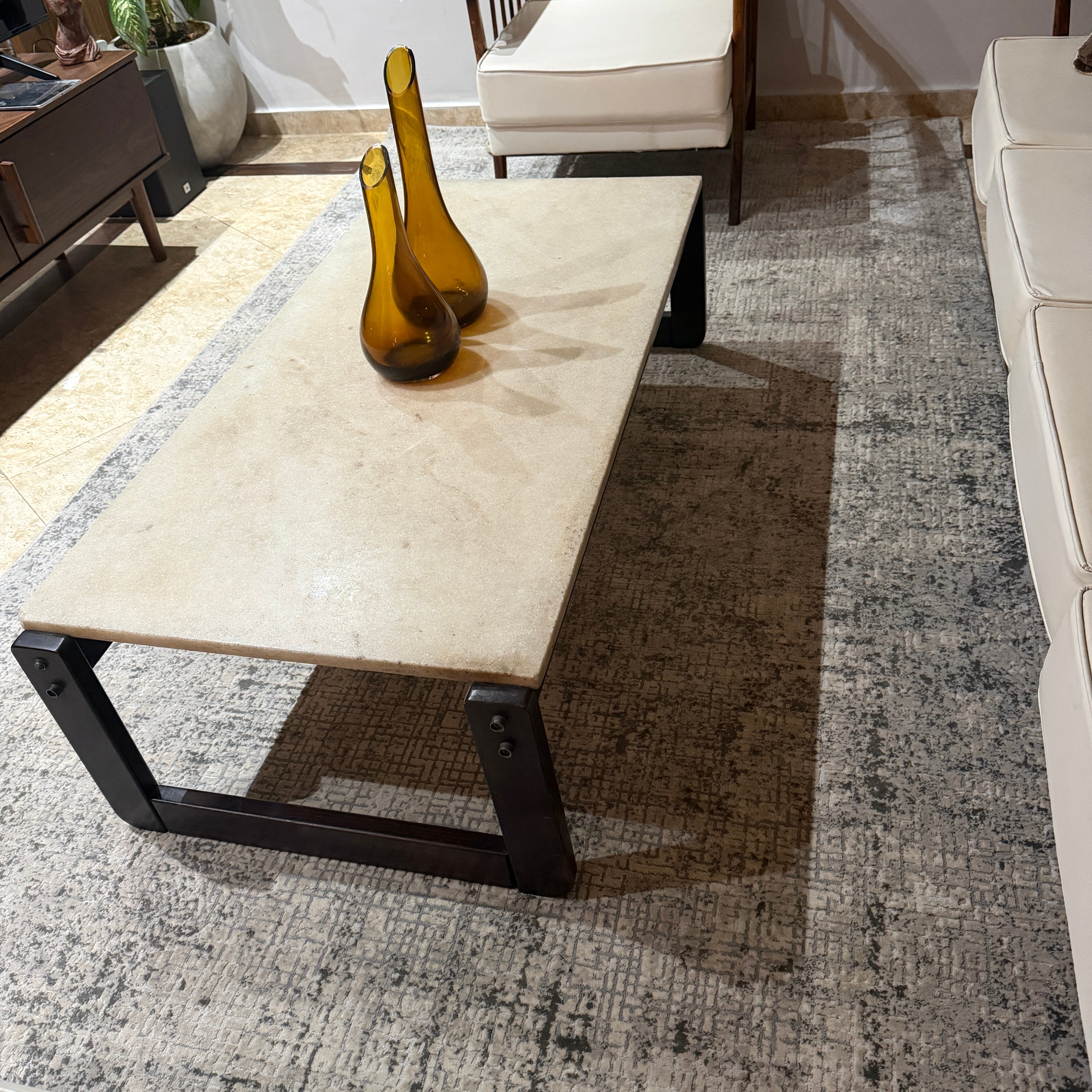 Mesa de centro retangular Percival Lafer anos 70 em madeira nobre e tampo de mármore