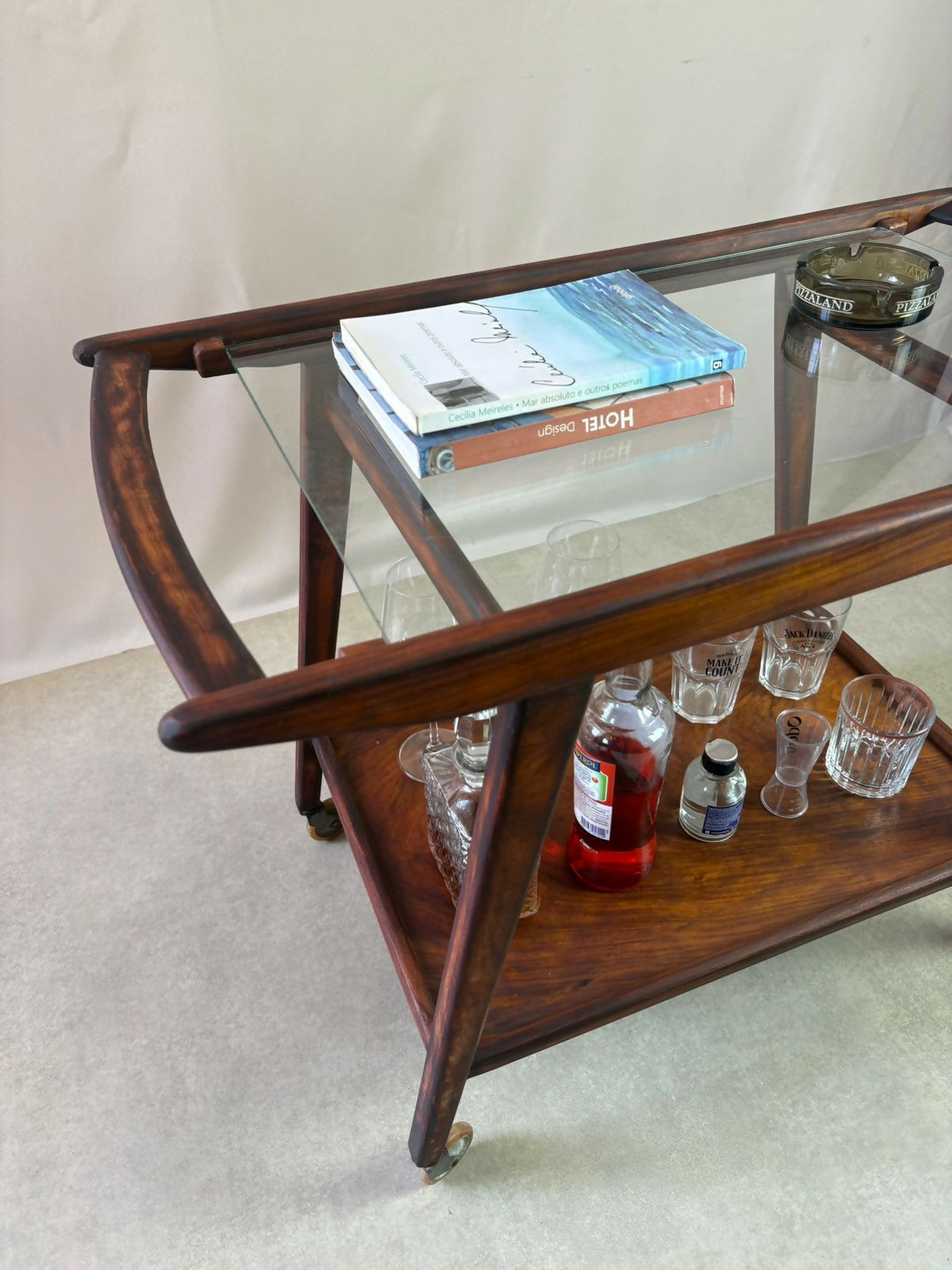 carrinho de chá Geraldo de Barros em Caviúna