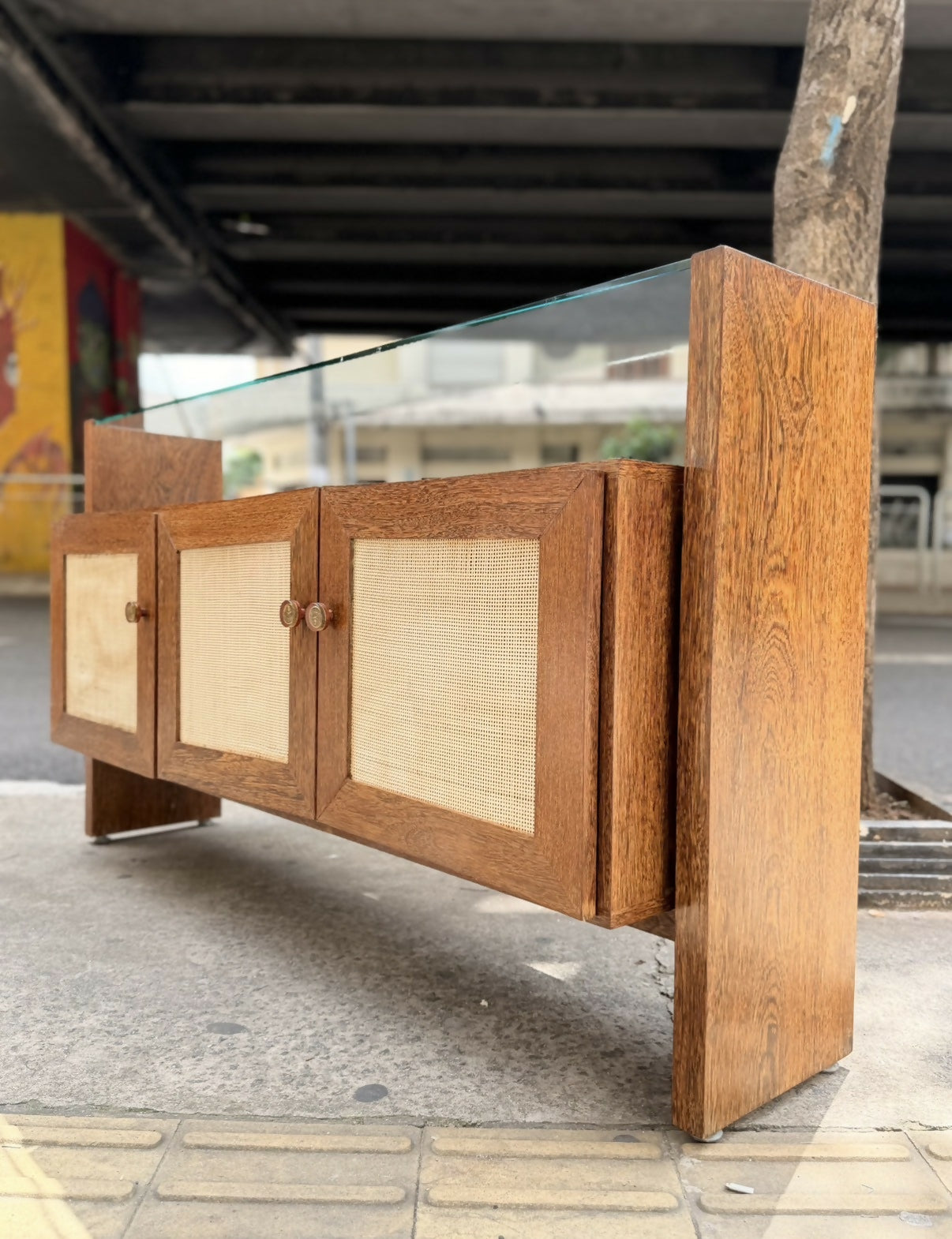 Buffet/Aparador em madeira sucupira e palhinha