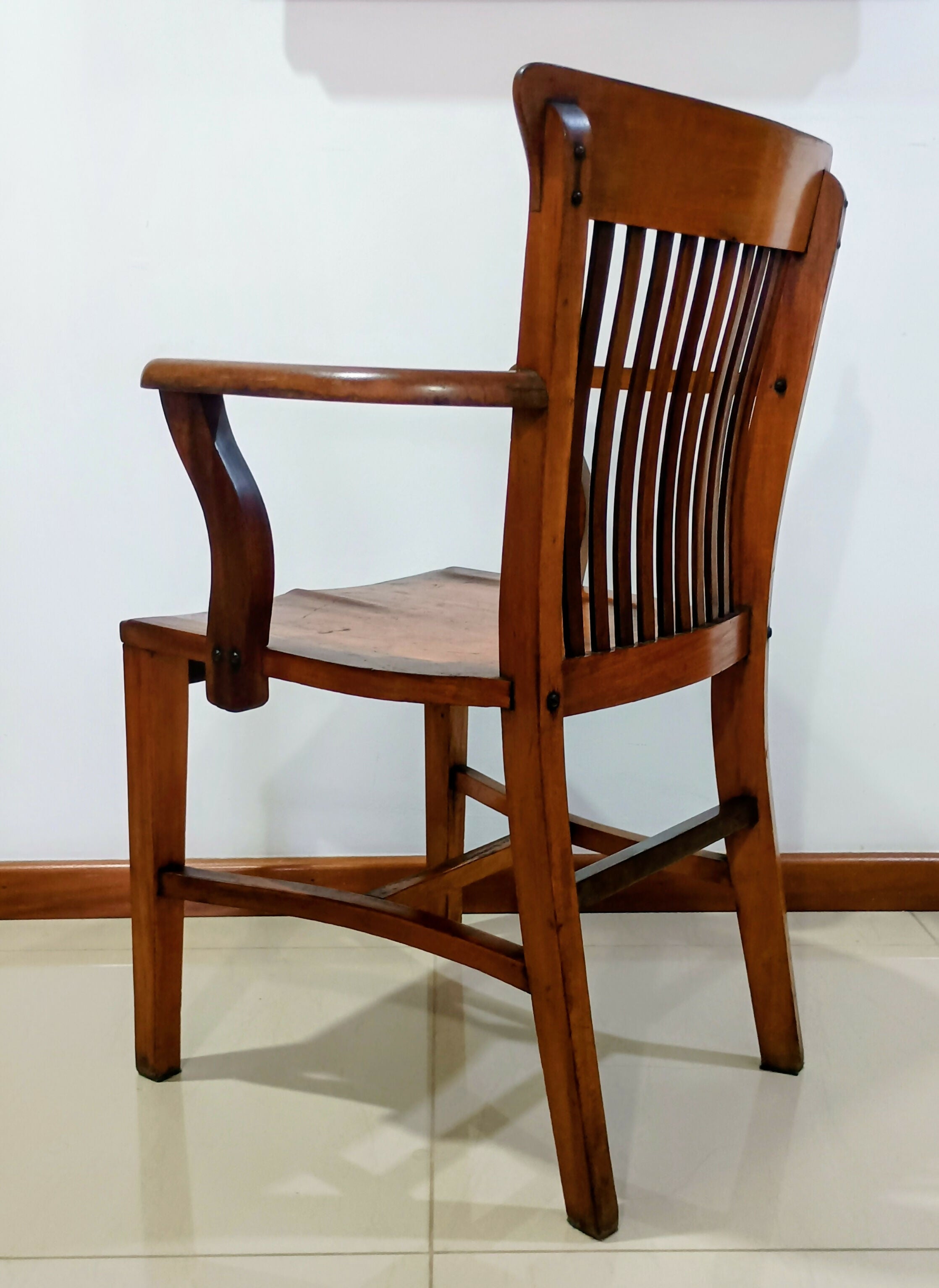 Cadeira em Peroba Maciça – Estilo Colonial / Mission – Década de 1920–40