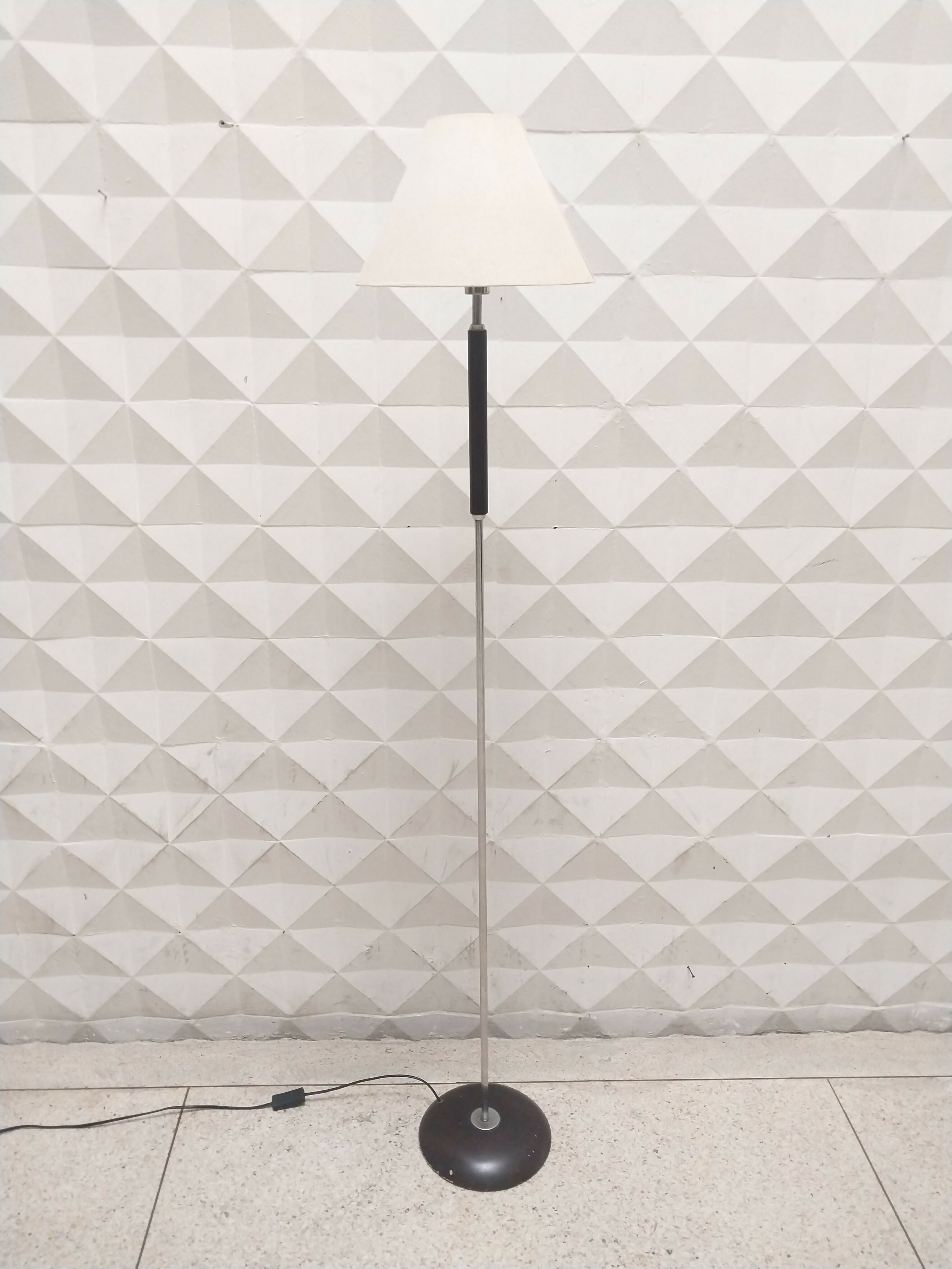 Luminária de Chão Minimalista estilo Mid Century