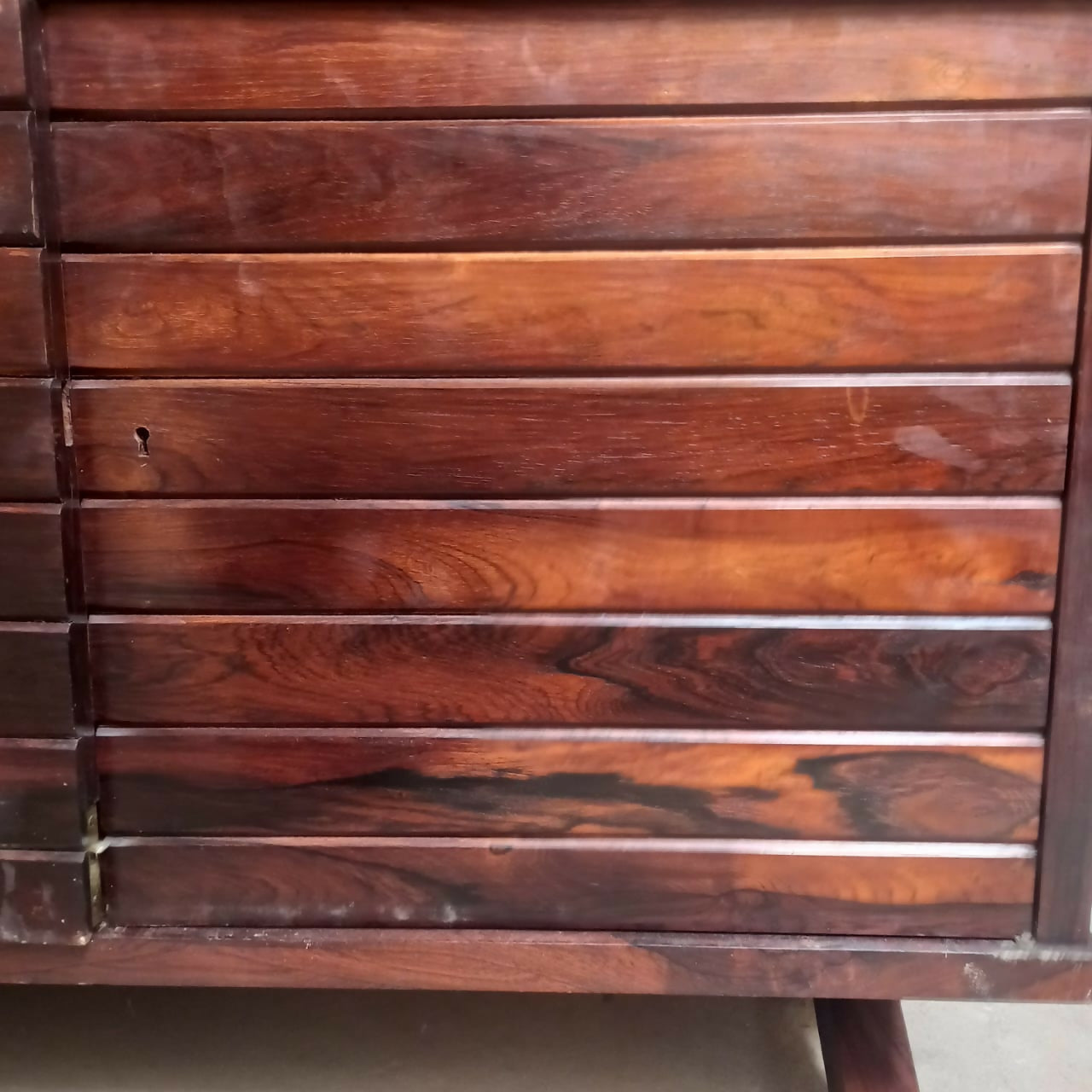 Antigo Buffet em. madeira com 4 portas